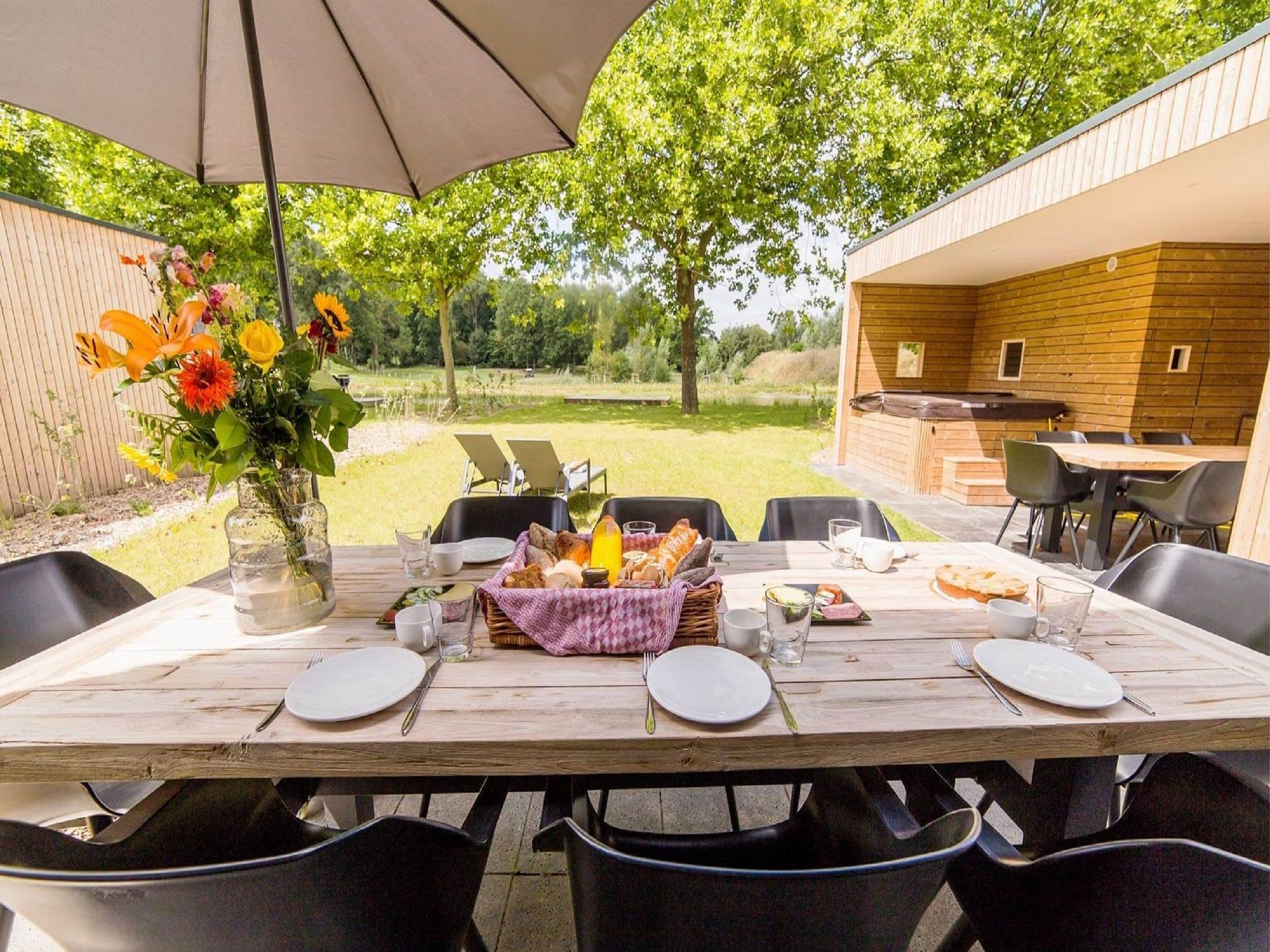 Het terras van Resort Maastricht 30 in Maastricht