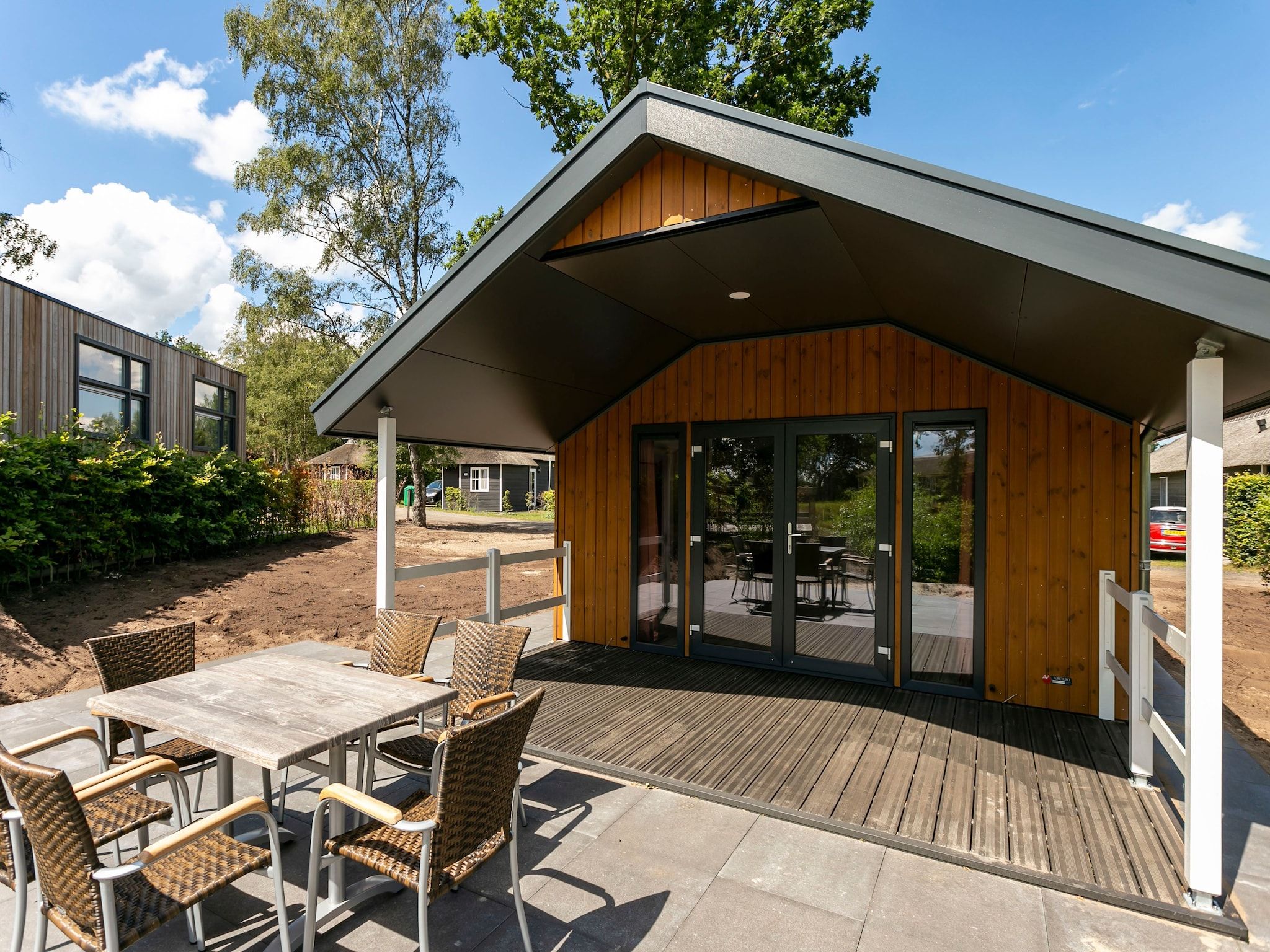 De buitenkant van Recreatiepark Tolplas 16 in Hoge Hexel