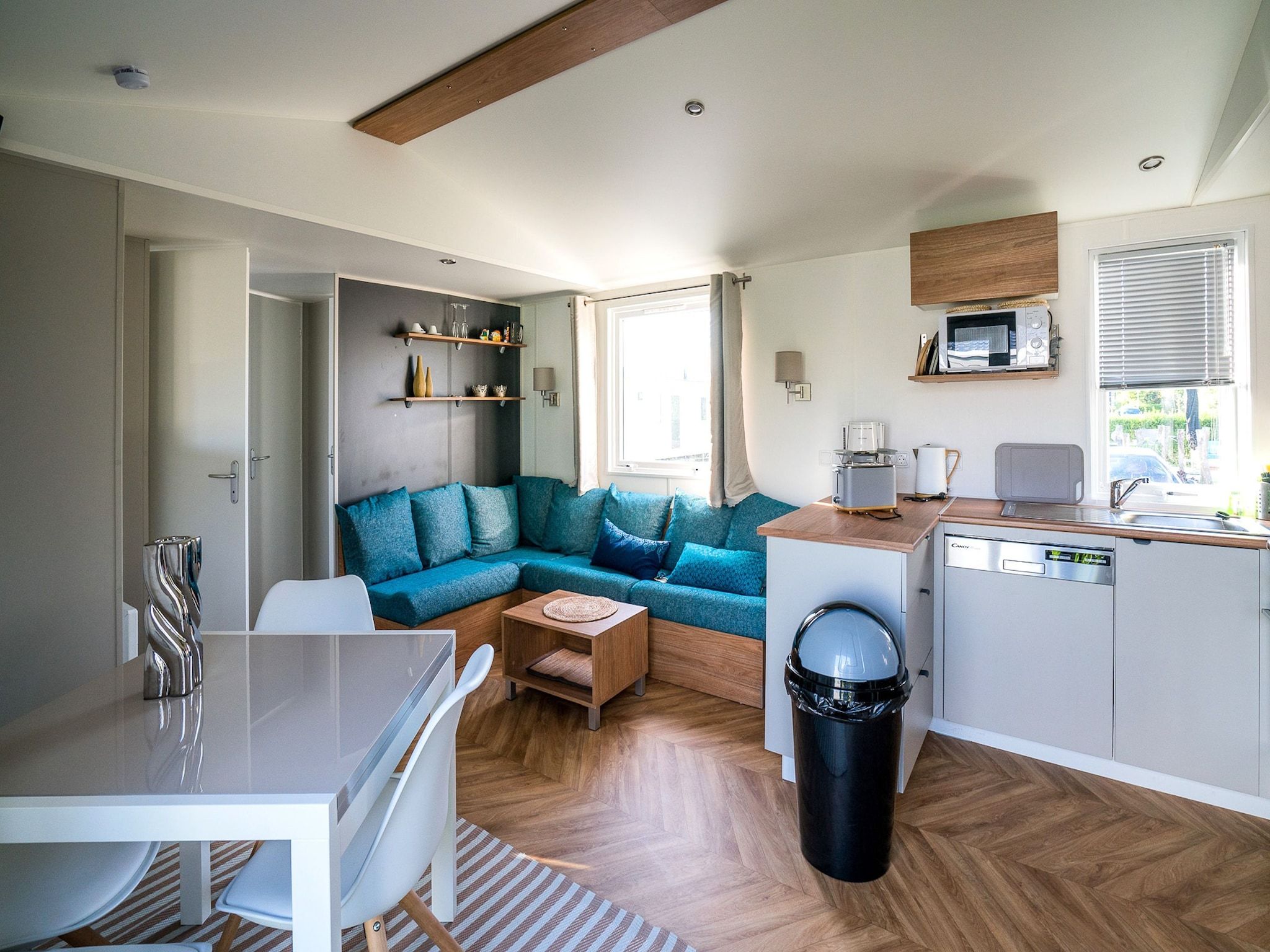 De woonkamer van Ocean Dreams Oostkapelle Zeeland M55 in Oostkapelle