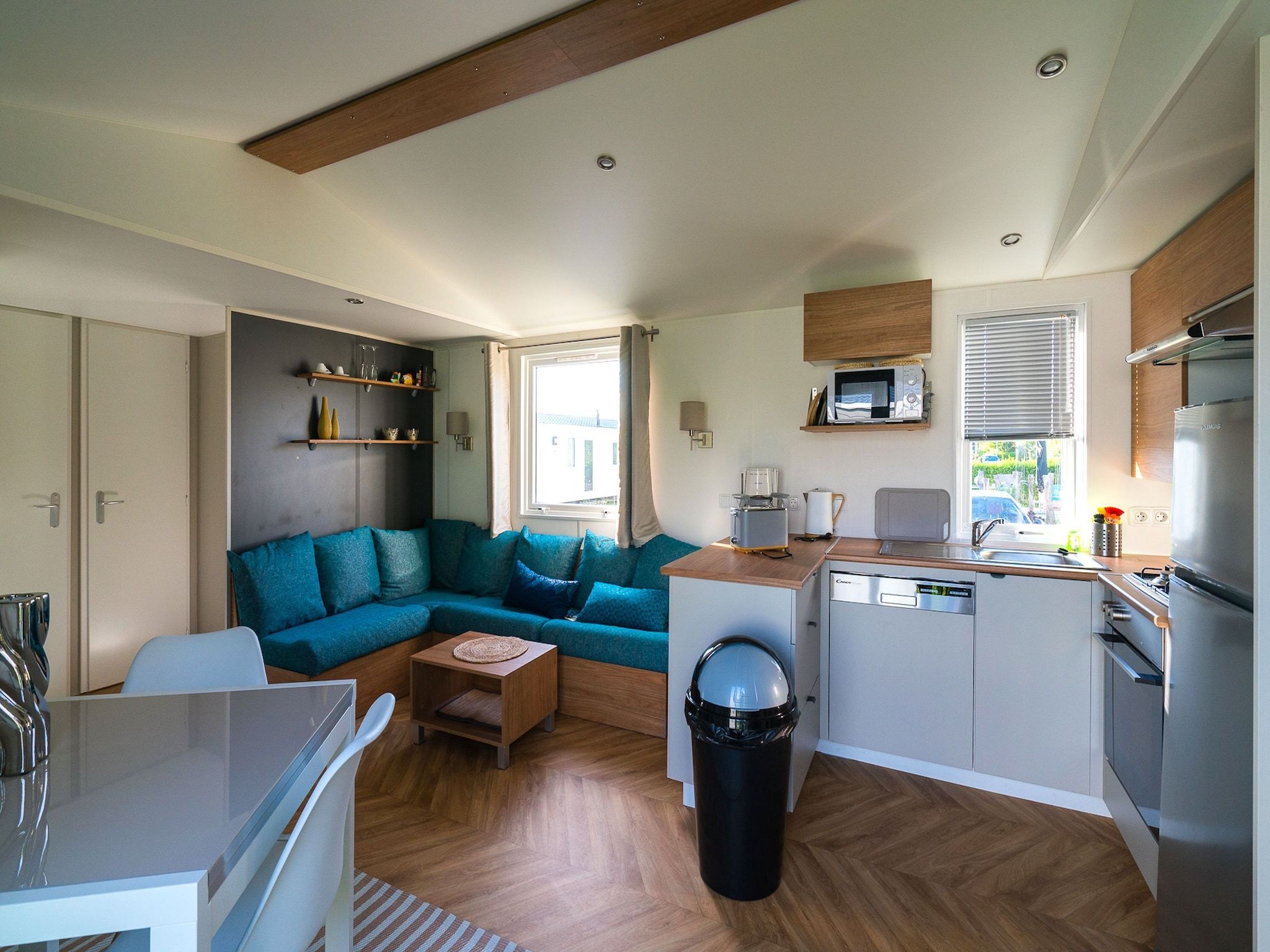 De woonkamer van Ocean Dreams Oostkapelle Zeeland M55 in Oostkapelle