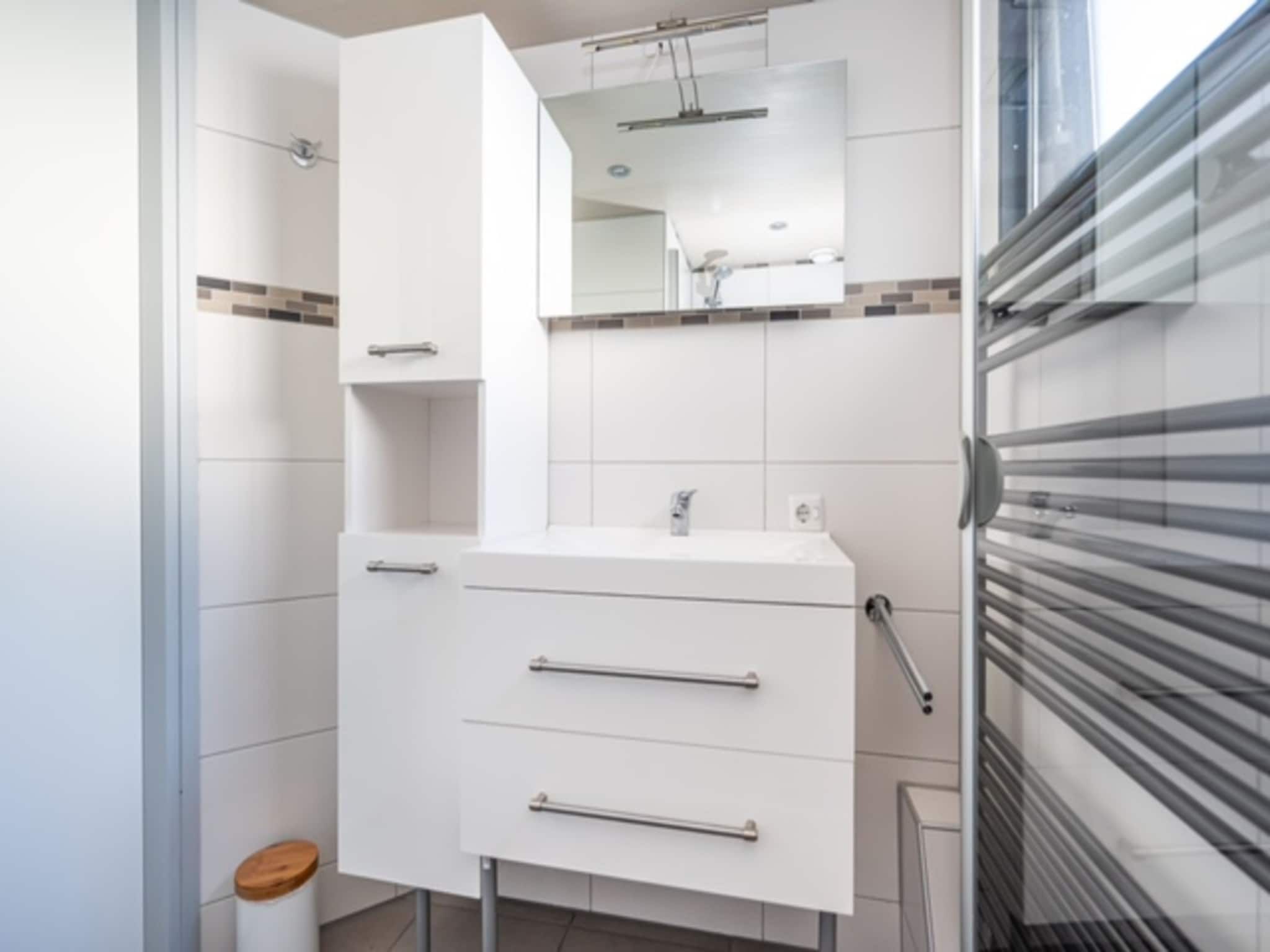 De badkamer van Chalet Sea Rocks in Goedereede