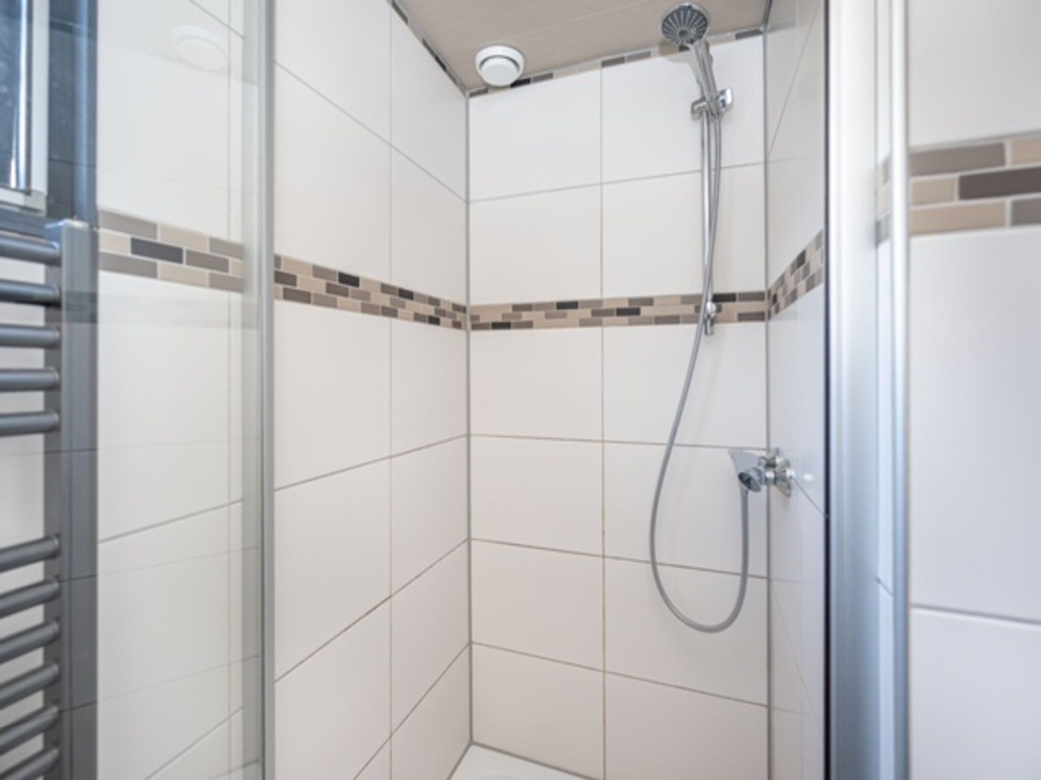 De badkamer van Chalet Sea Rocks in Goedereede