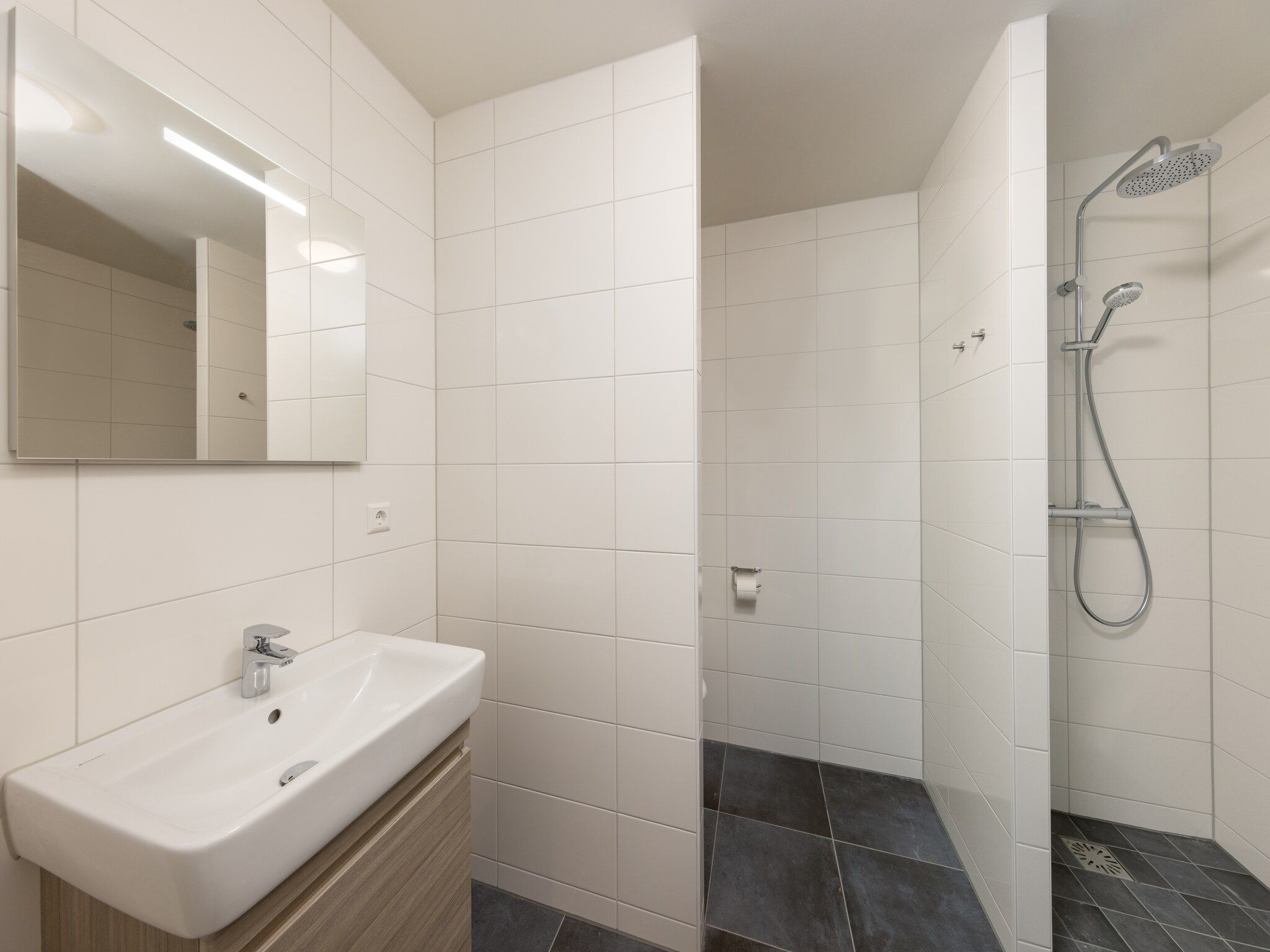 De badkamer van Residentie de Graaf van Egmont 11 in Egmond aan zee