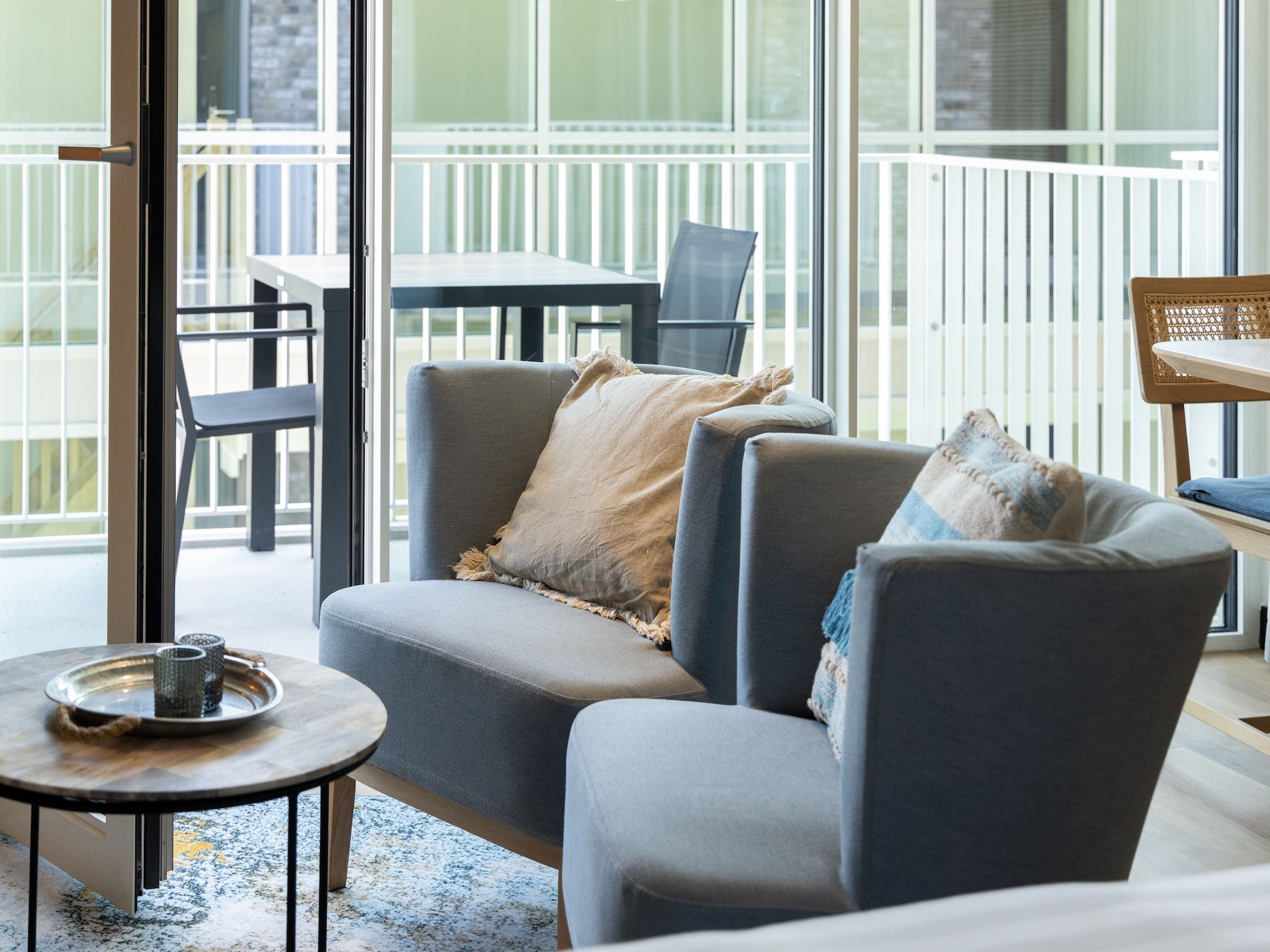 De woonkamer van Residentie de Graaf van Egmont 13 in Egmond aan zee