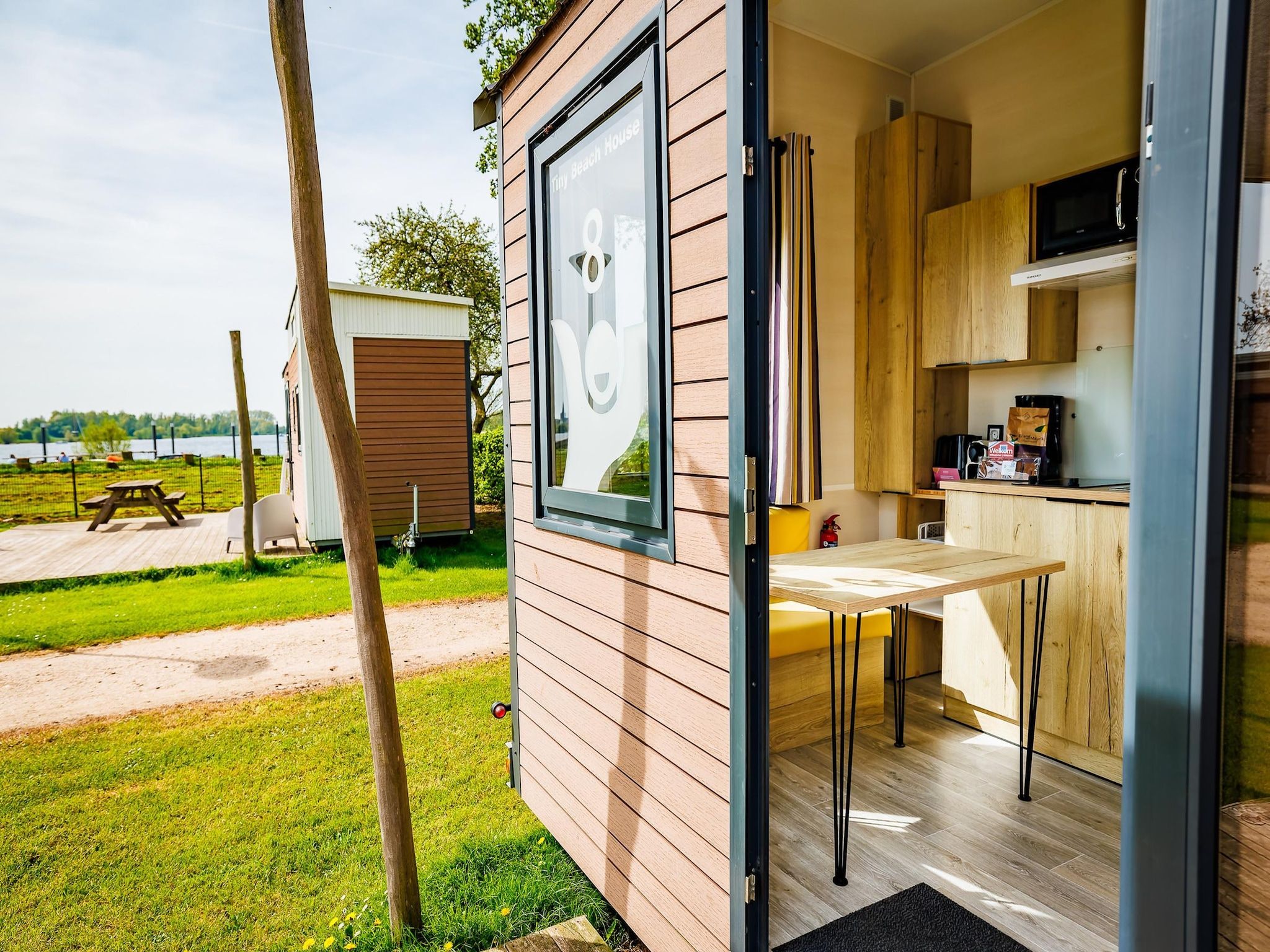 De buitenkant van Vakantiepark Eiland van Maurik 9 in Maurik