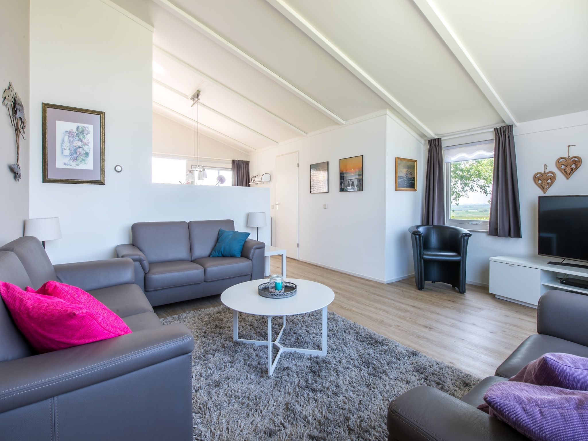 De woonkamer van Ostrea 34 in Kamperland