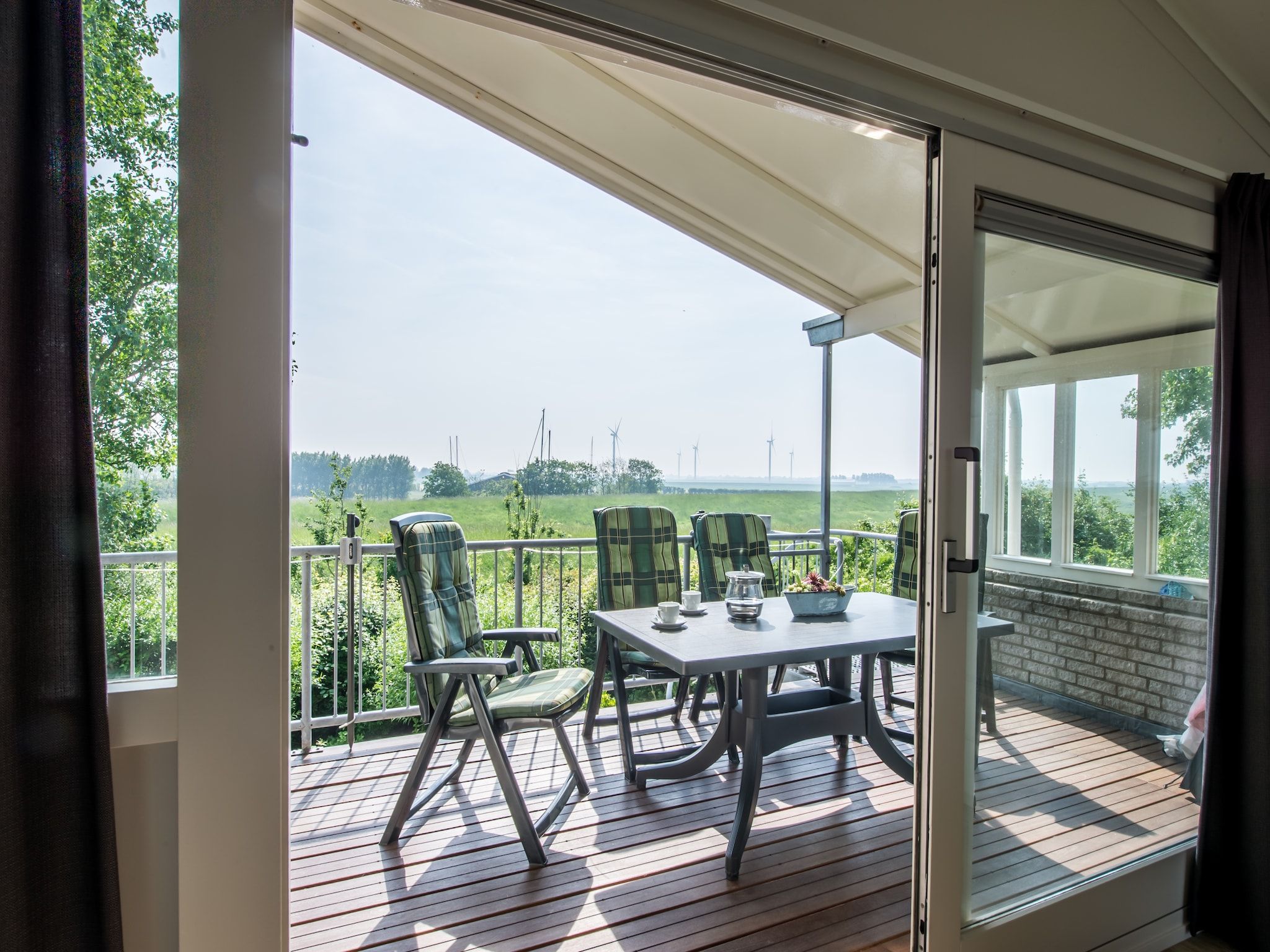 Het terras van Ostrea 34 in Kamperland