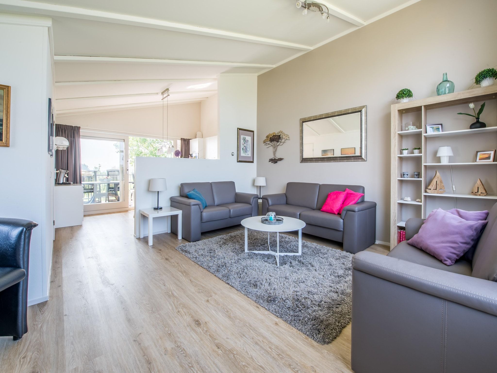 De woonkamer van Ostrea 34 in Kamperland