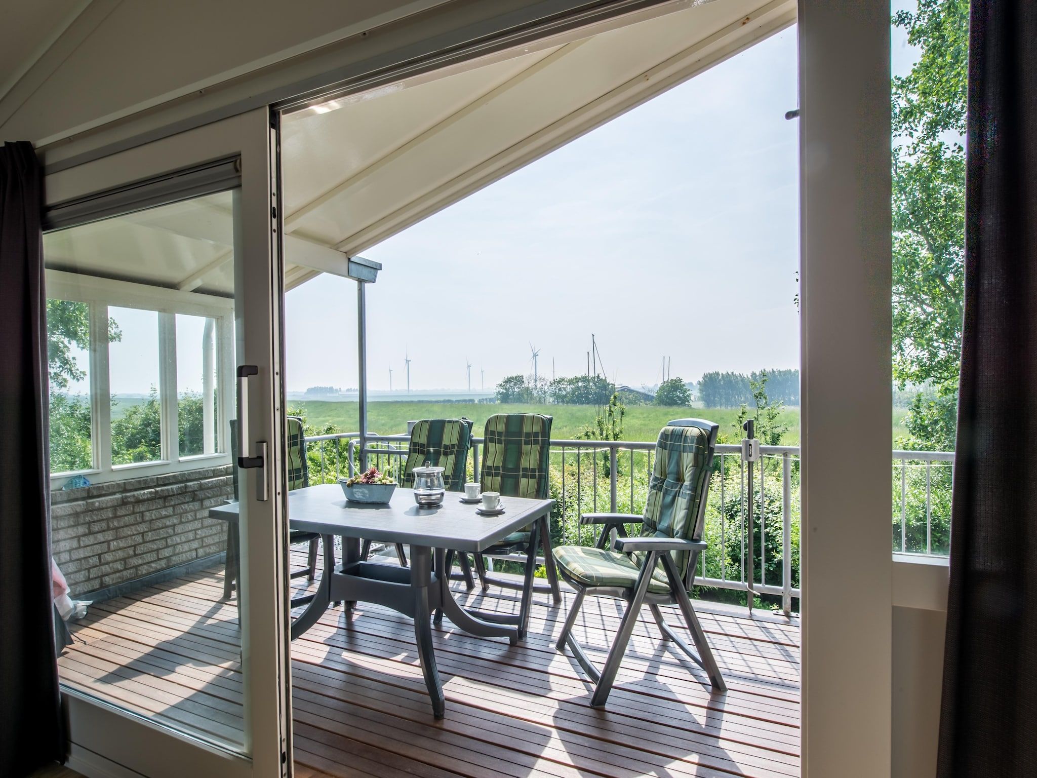 Het terras van Ostrea 34 in Kamperland