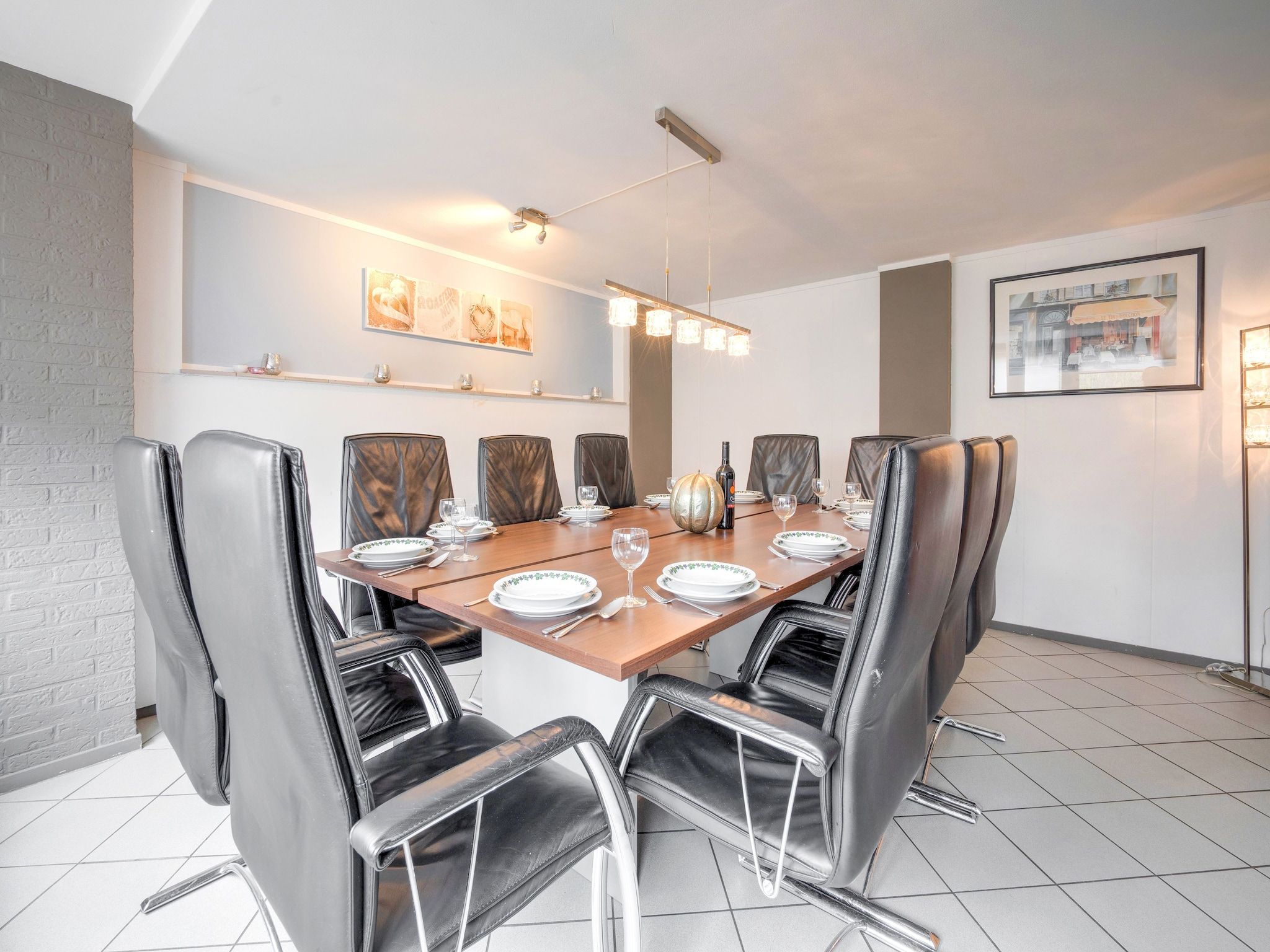 De eetkamer van De Wingerd 10P in Ulestraten