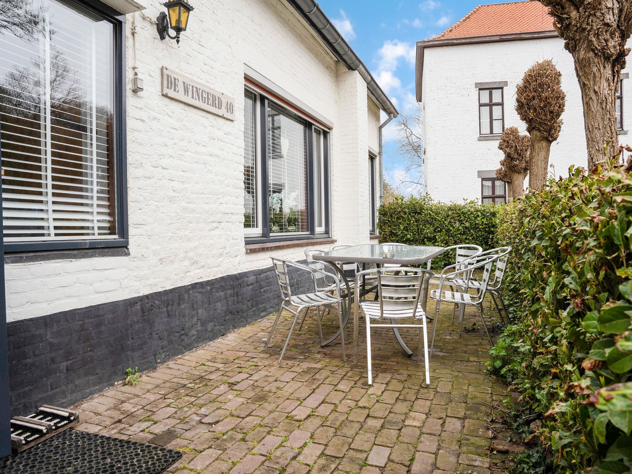 Het terras van De Wingerd 10P in Ulestraten