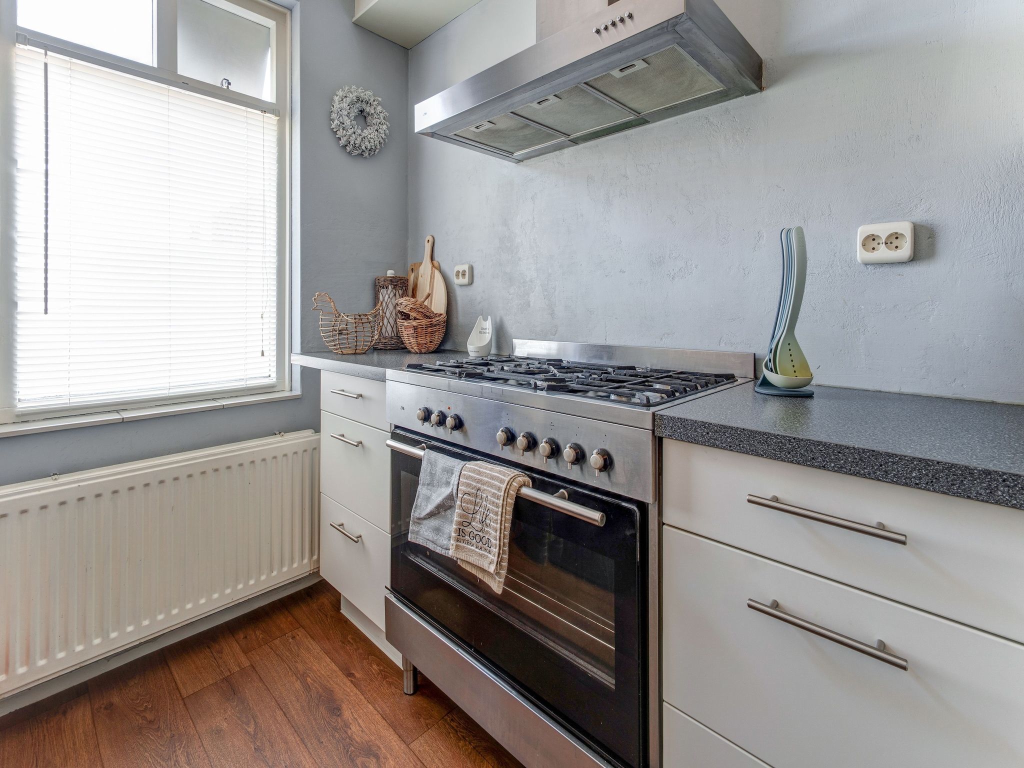 De keuken van Ruim appartement in centrum Leeuwarden in Leeuwarden