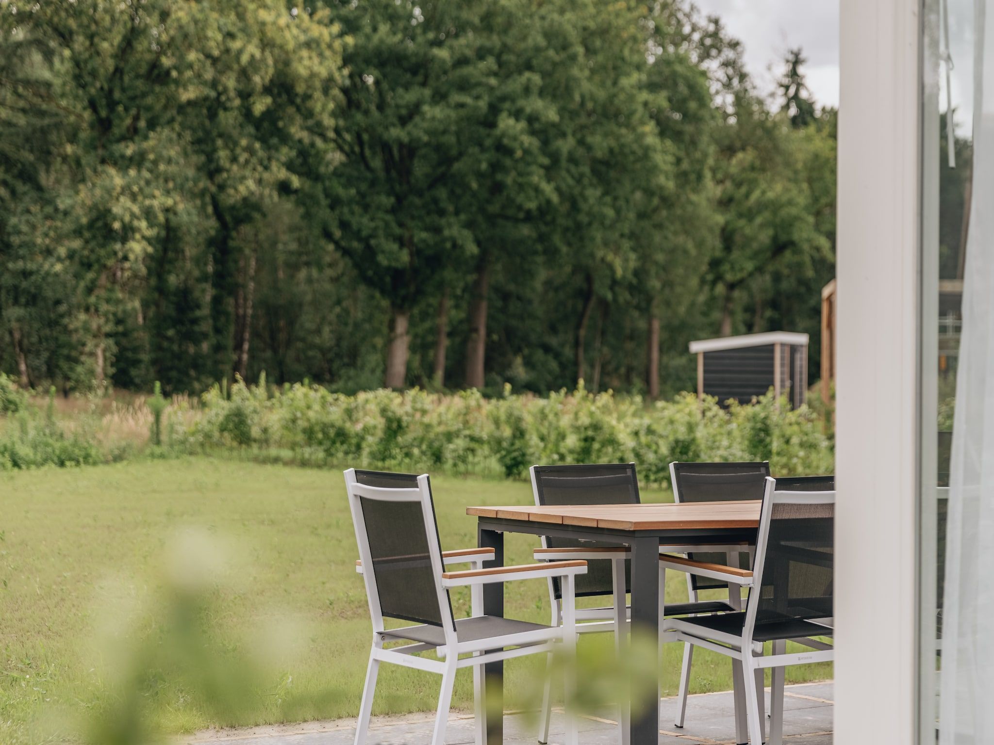 Het terras van Vakantiepark De Heihorsten 1 in Someren