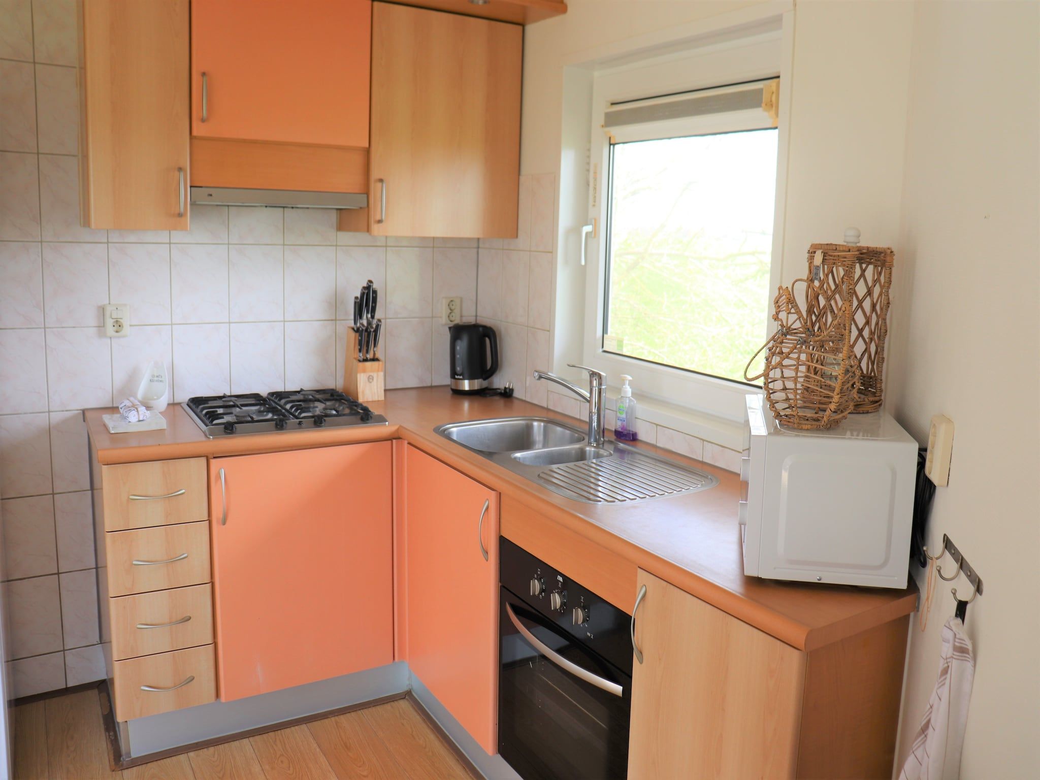 De keuken van Knus chalet in Friesland met hottub in Suwald