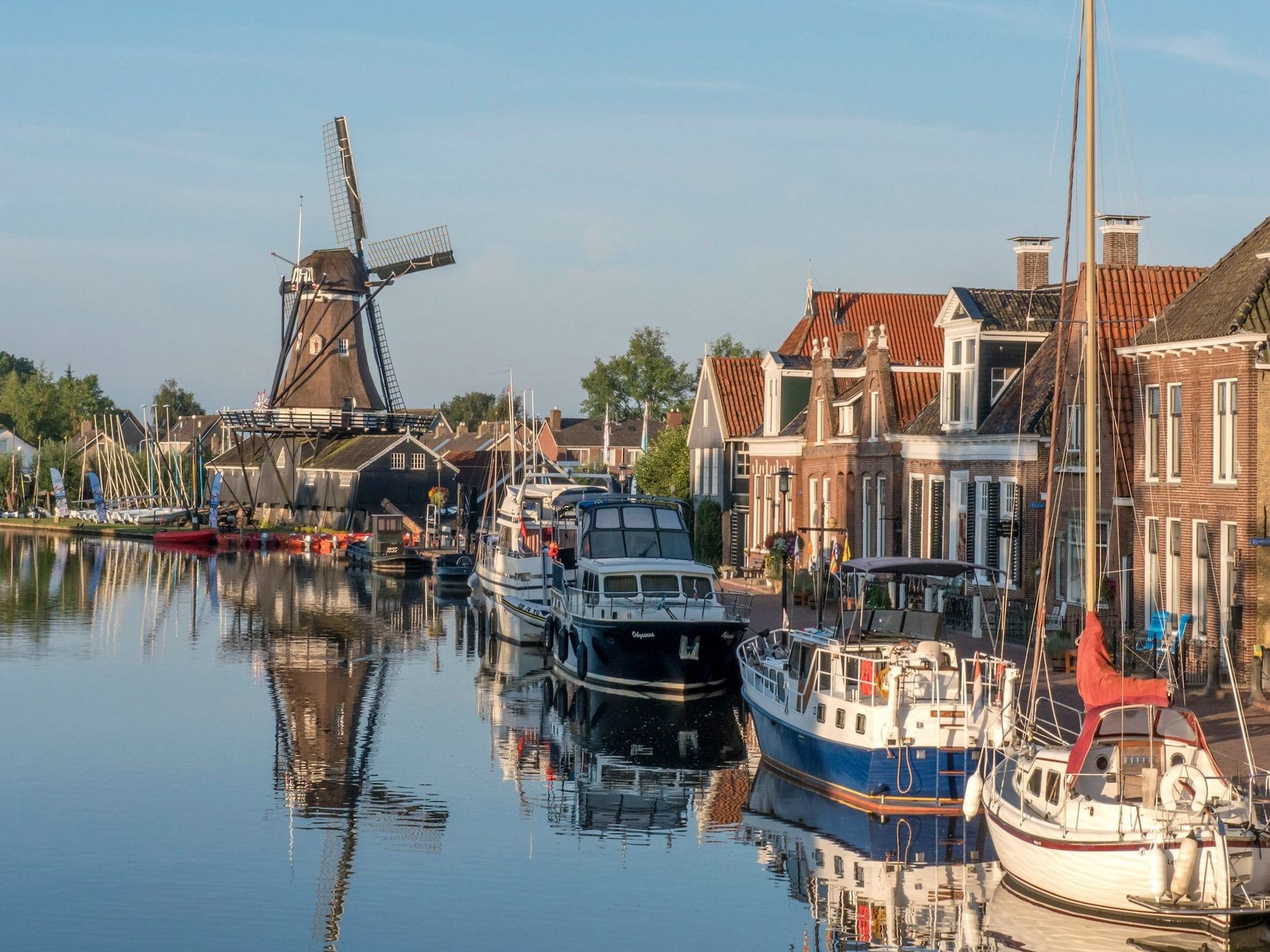 De omgeving van Knus chalet in Friesland met hottub in Suwald