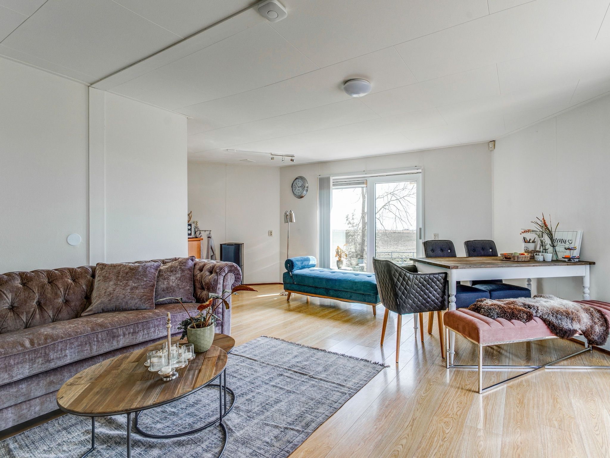 De woonkamer van Knus chalet in Friesland met hottub in Suwald