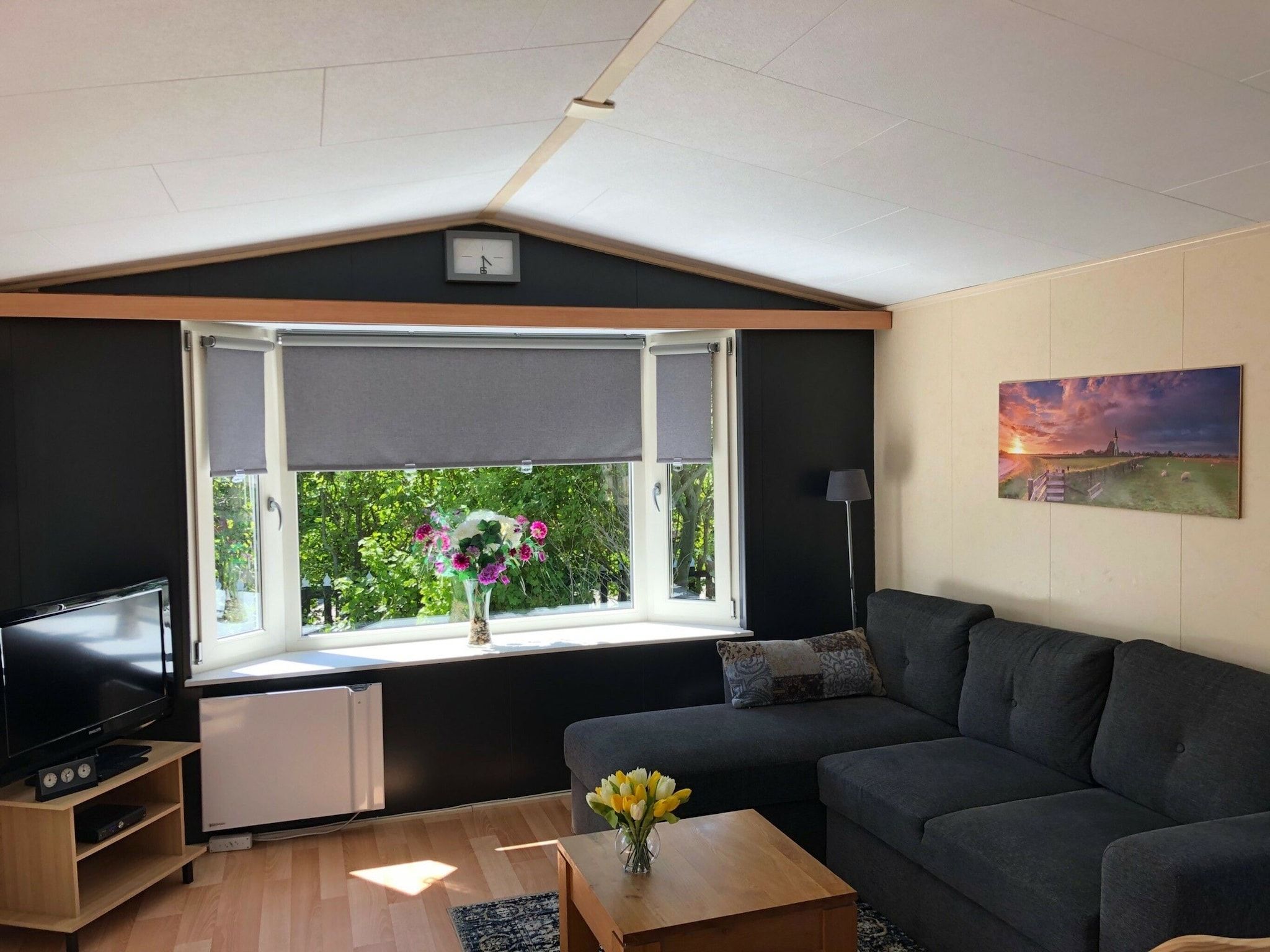 De woonkamer van Recreatiepark Wiringherlant - Wiringher Chalet 1 in Hippolytushoef