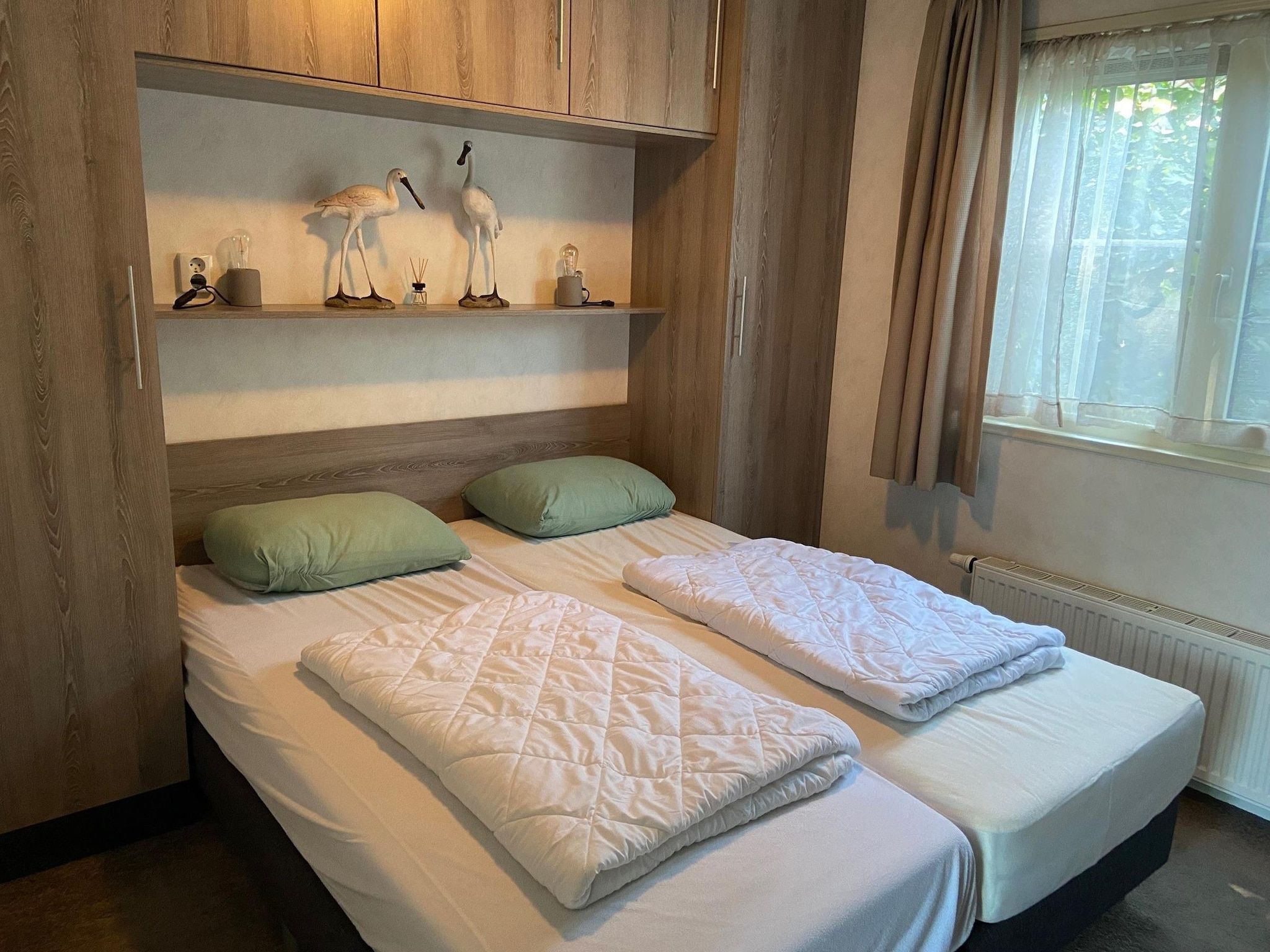 Een slaapkamer van Recreatiepark Wiringherlant - Wiringher Chalet 94 in Hippolytushoef