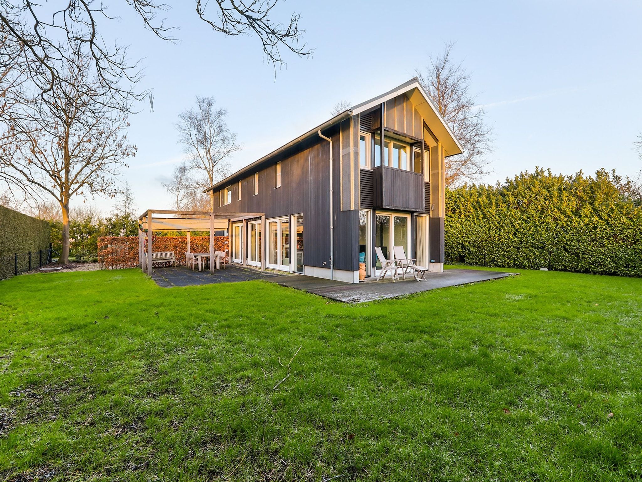 De buitenkant van Stijlvol familiehuis in Grou in Grou