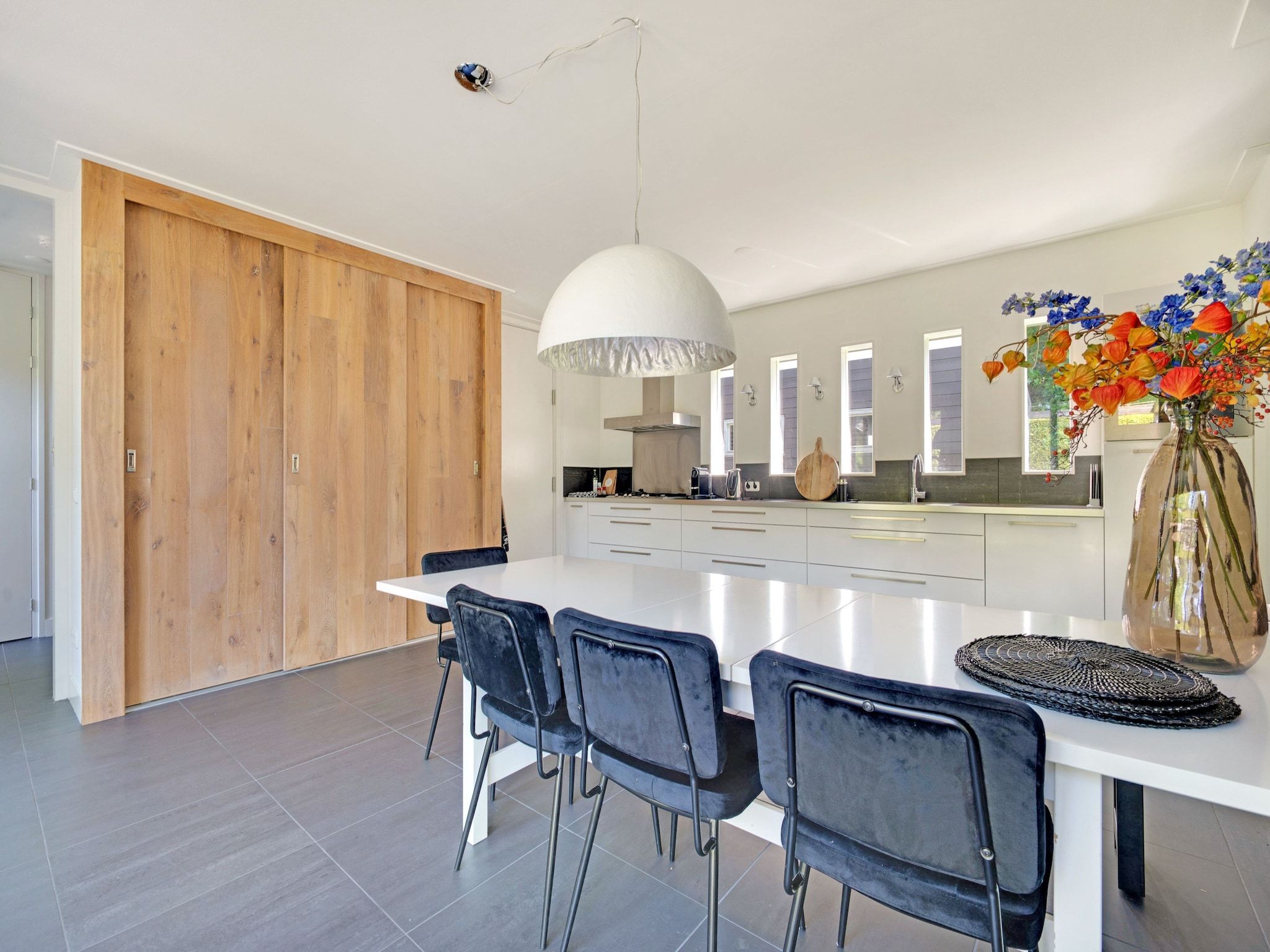 De eetkamer van Stijlvol familiehuis in Grou in Grou