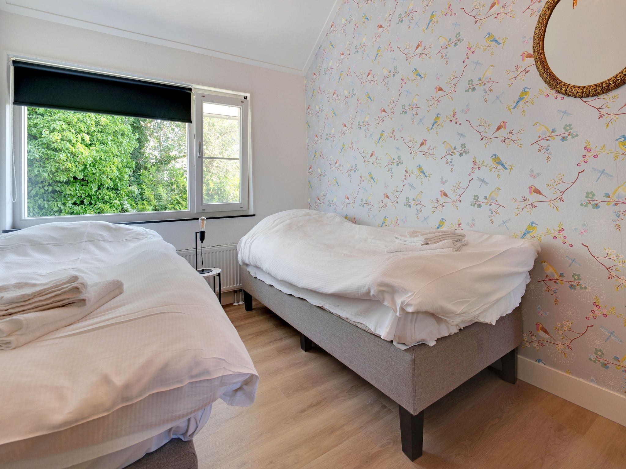 Een slaapkamer van Stijlvol familiehuis in Grou in Grou