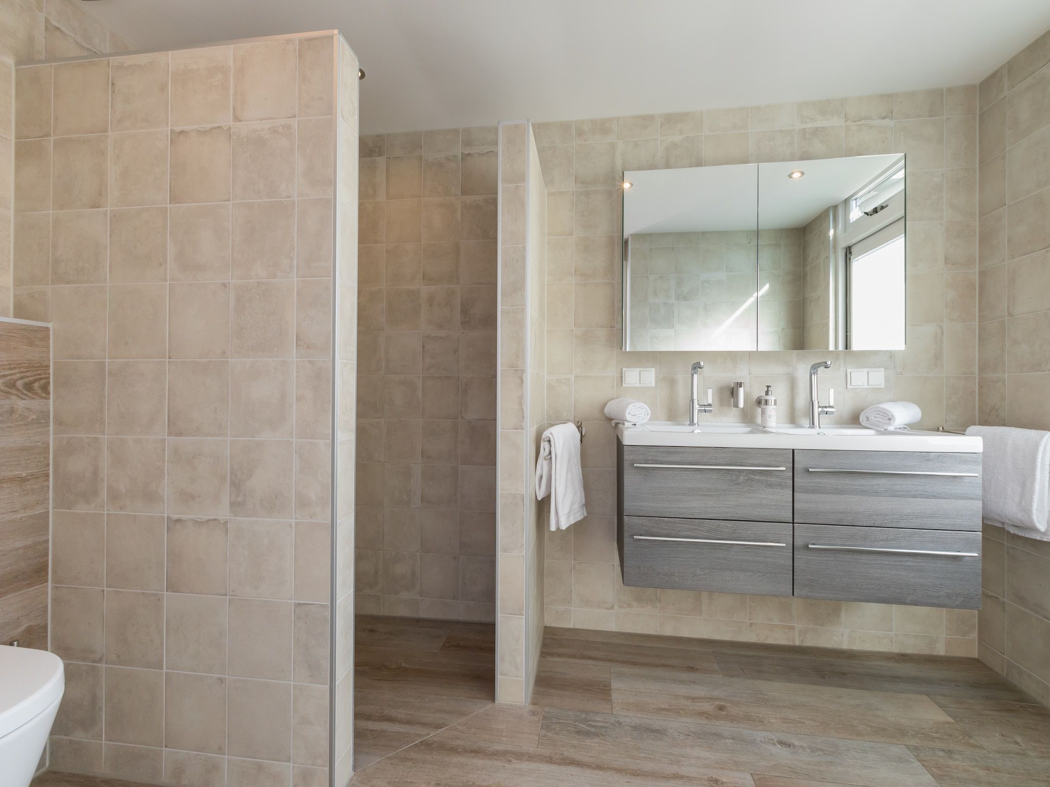 De badkamer van Oostkapelseweg 32 -Ooievaar in Serooskerke