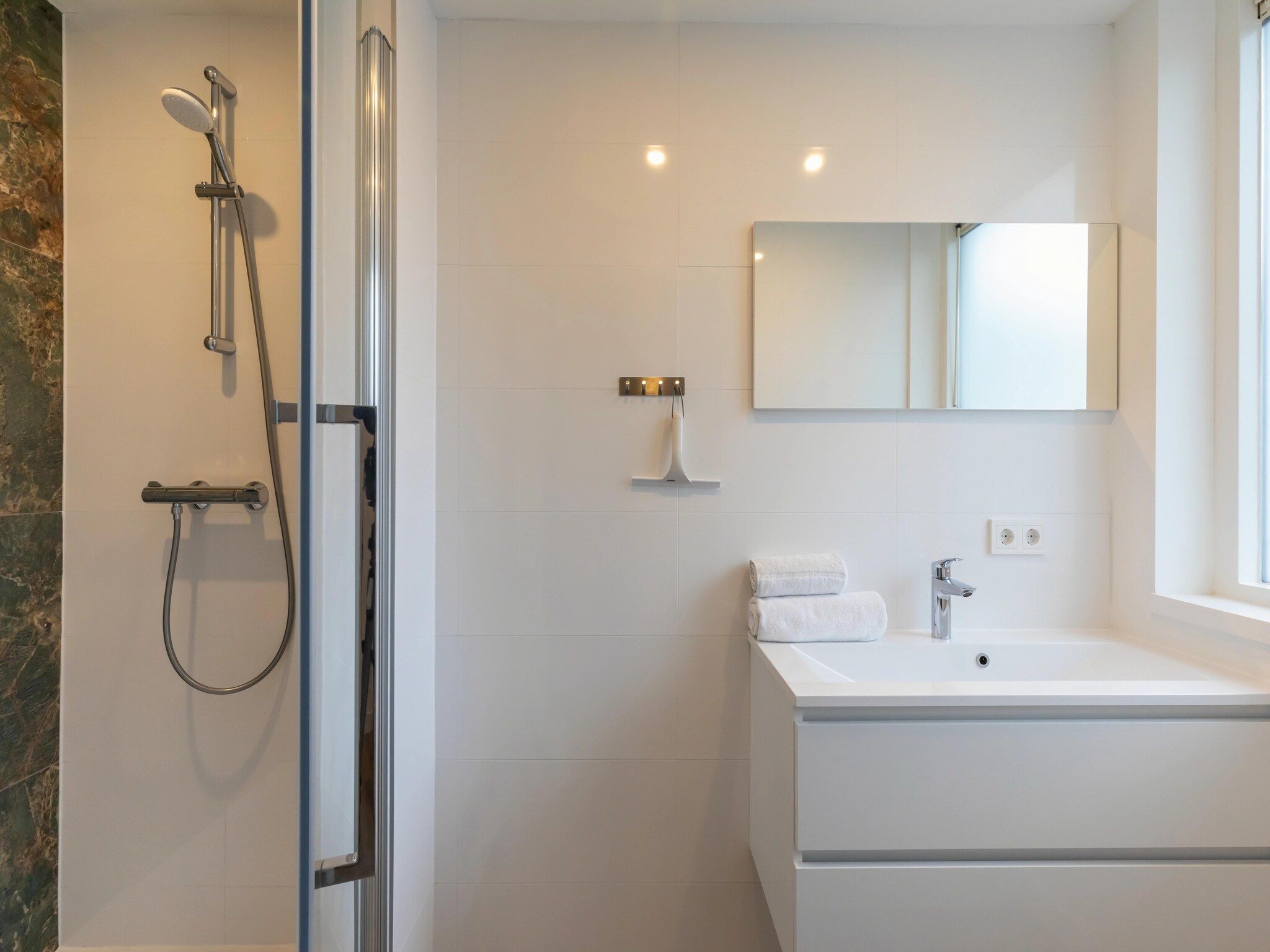 De badkamer van Oostkapelseweg 32 -Ooievaar in Serooskerke