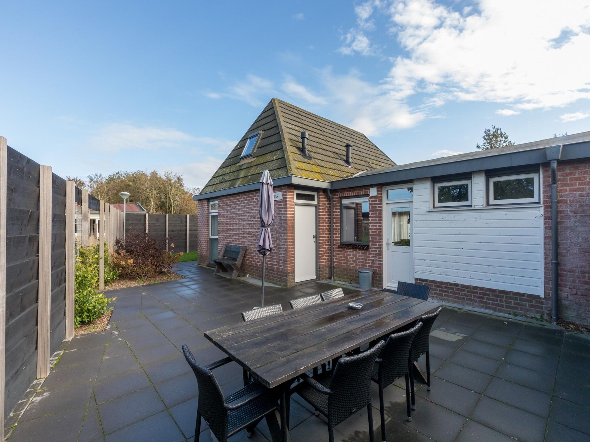 Het terras van Oostkapelseweg 32 -Ooievaar in Serooskerke