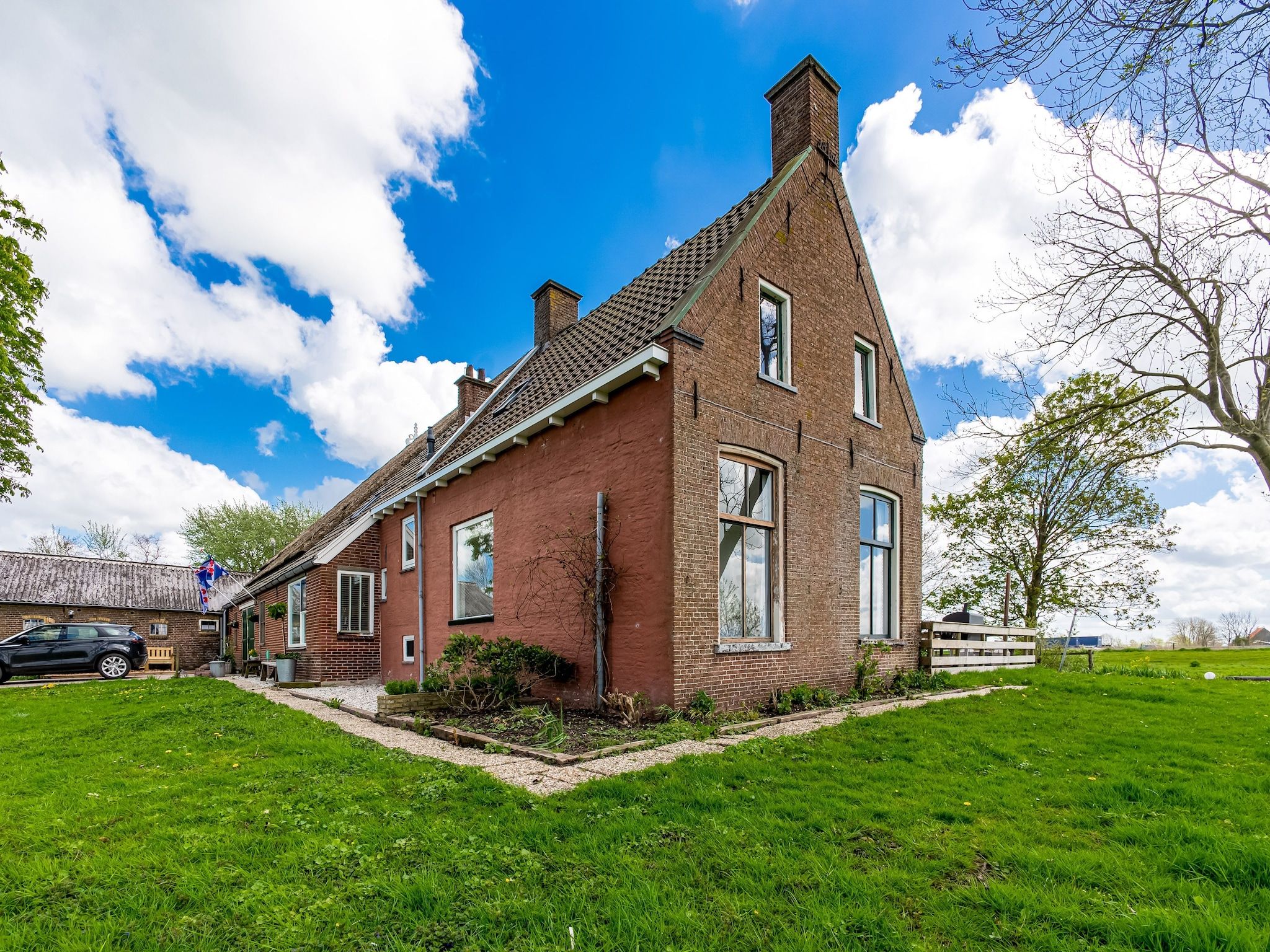 De buitenkant van B&B boerderij GRUTSK in Suwald