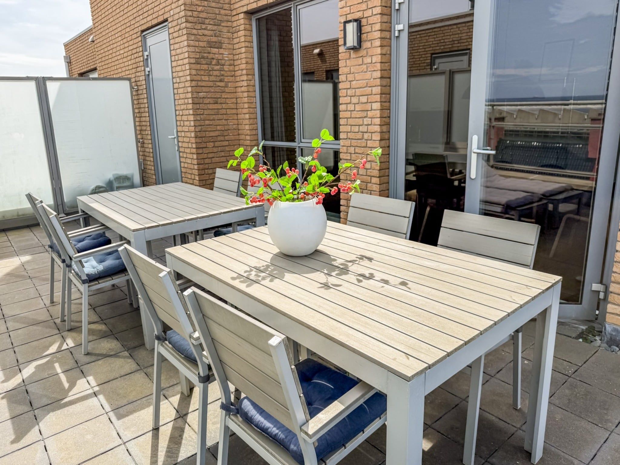 Het terras van Scheveningen Harbour 32 in Den Haag