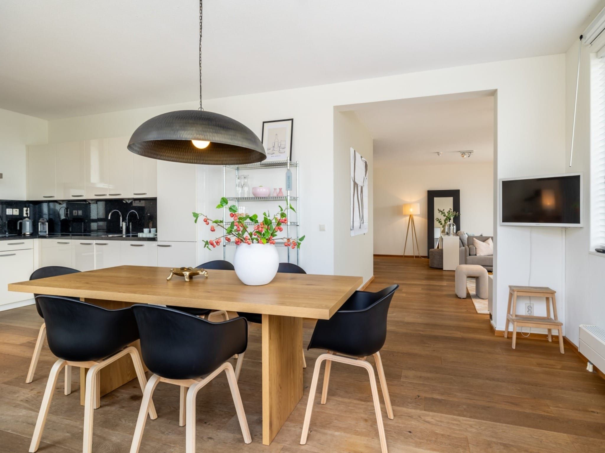 De eetkamer van Scheveningen Harbour 32 in Den Haag