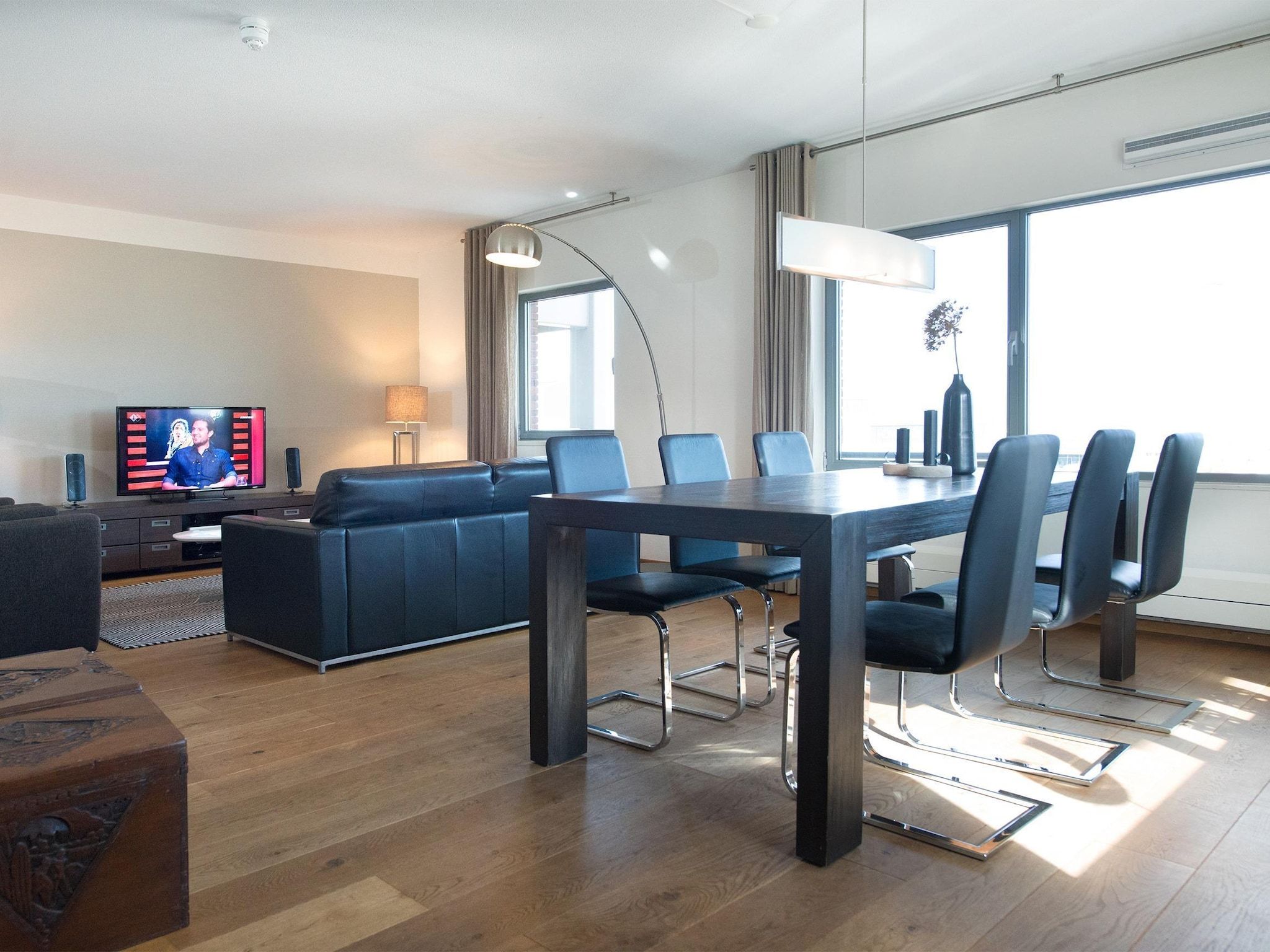 De eetkamer van Scheveningen Harbour 40 in Den Haag