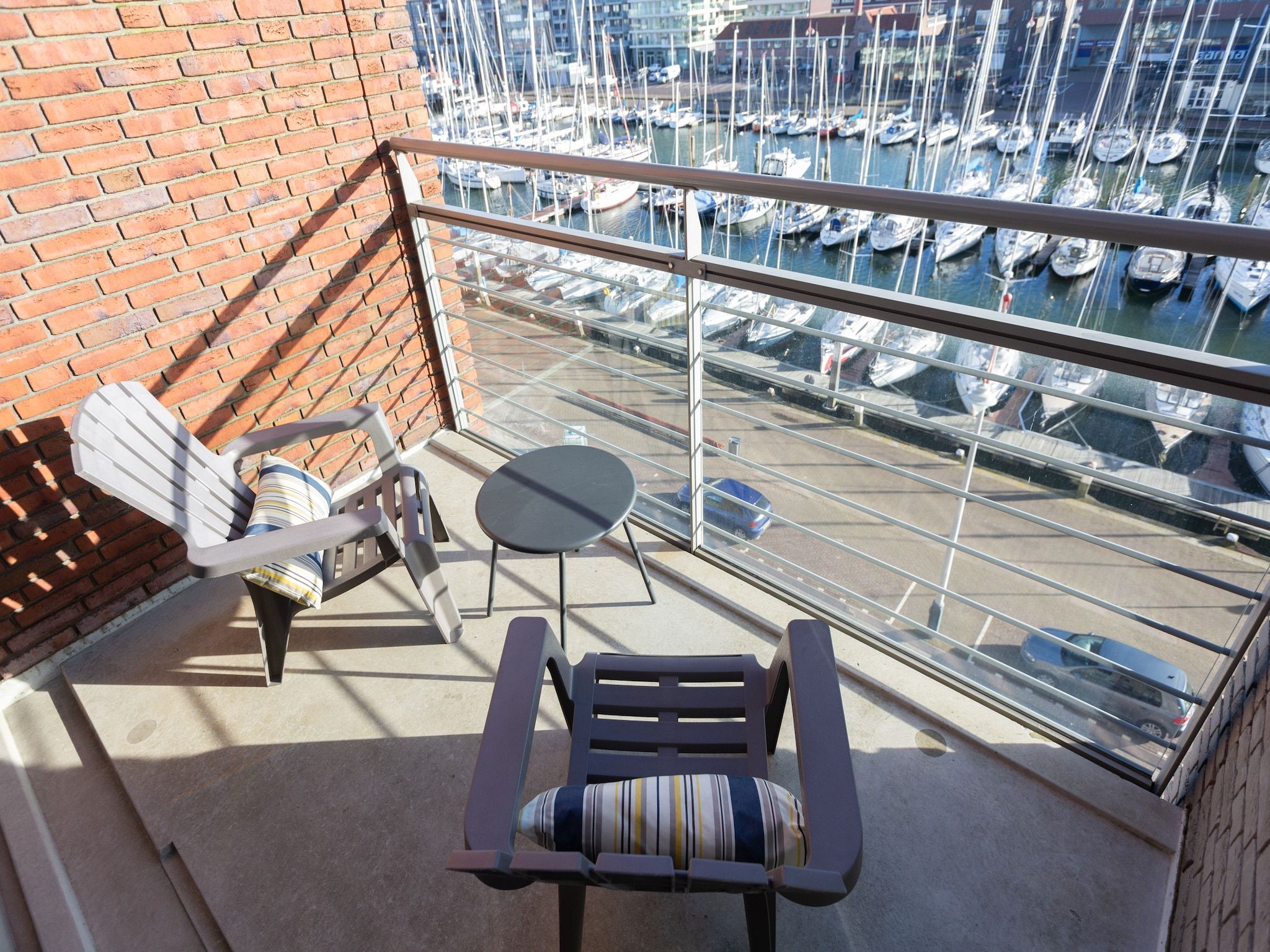 Het terras van Scheveningen Harbour 50A in Den Haag