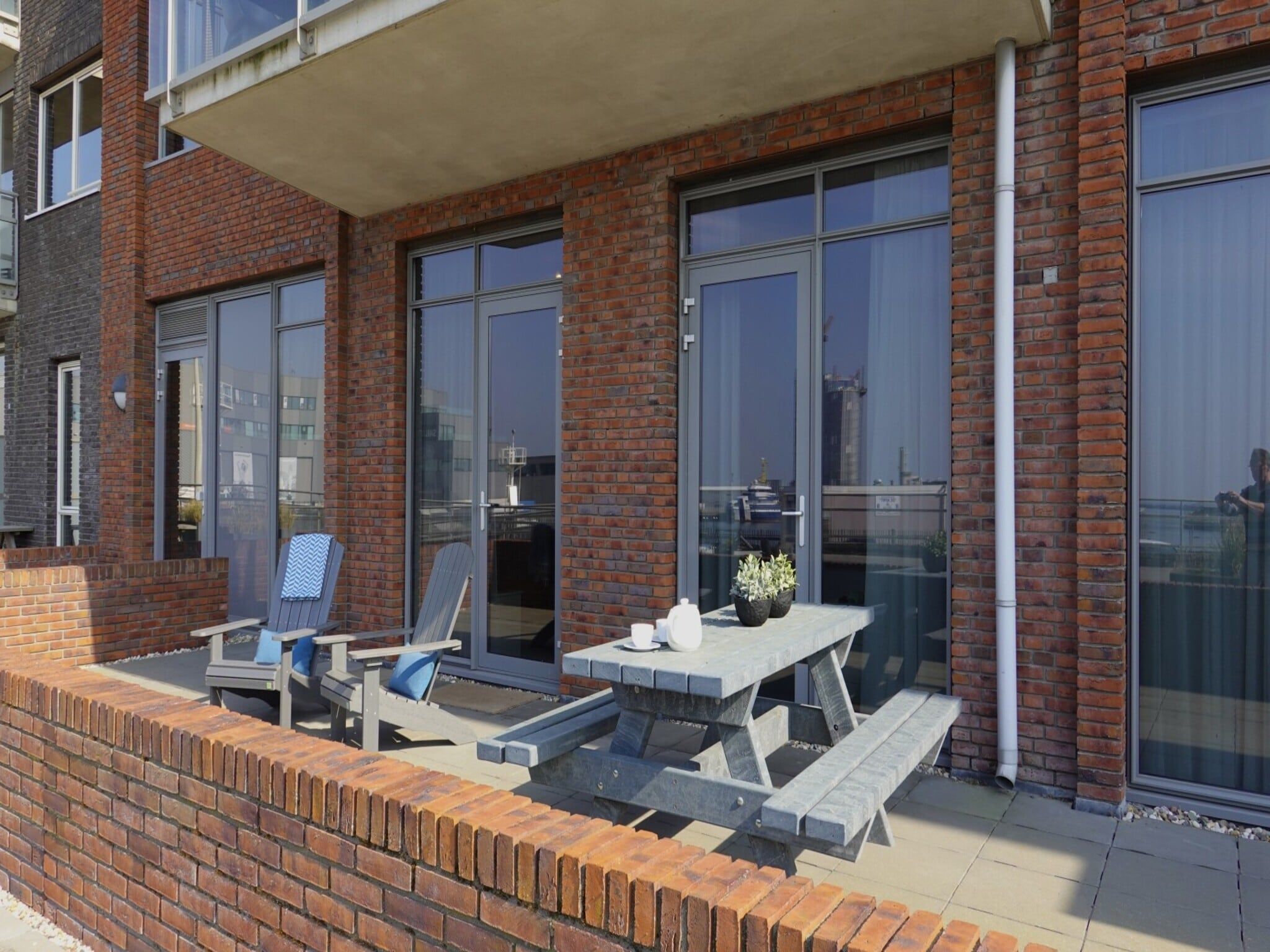 Het terras van Scheveningen Harbour 54 in Den Haag
