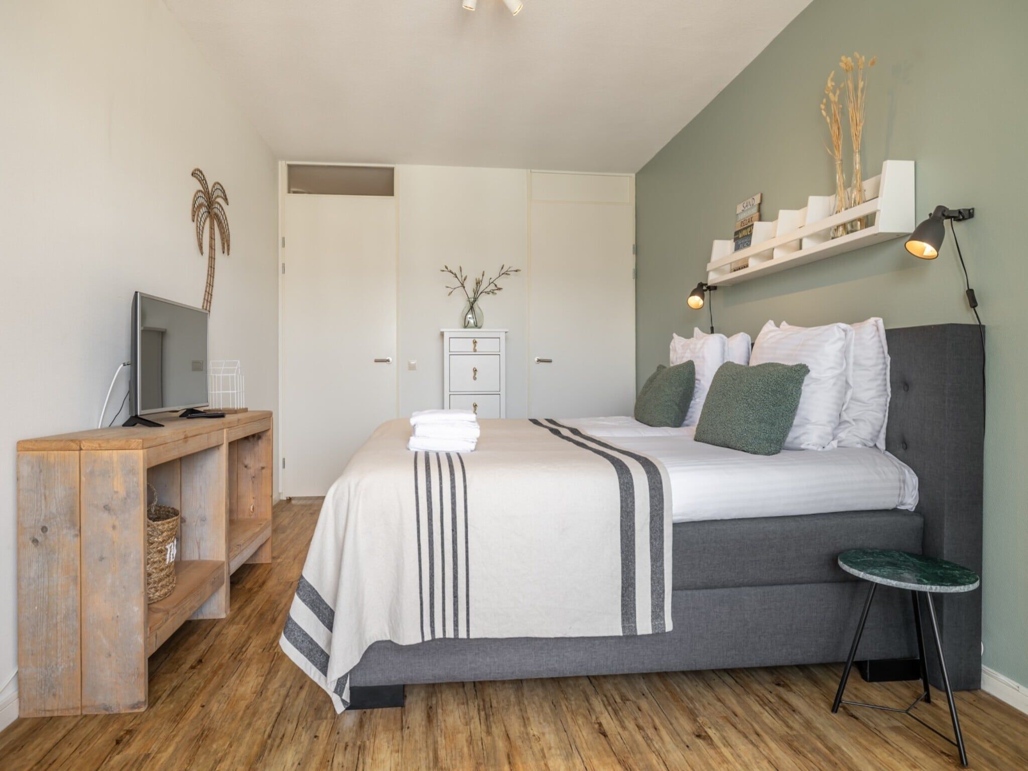 Een slaapkamer van Scheveningen Harbour 60B in Den Haag