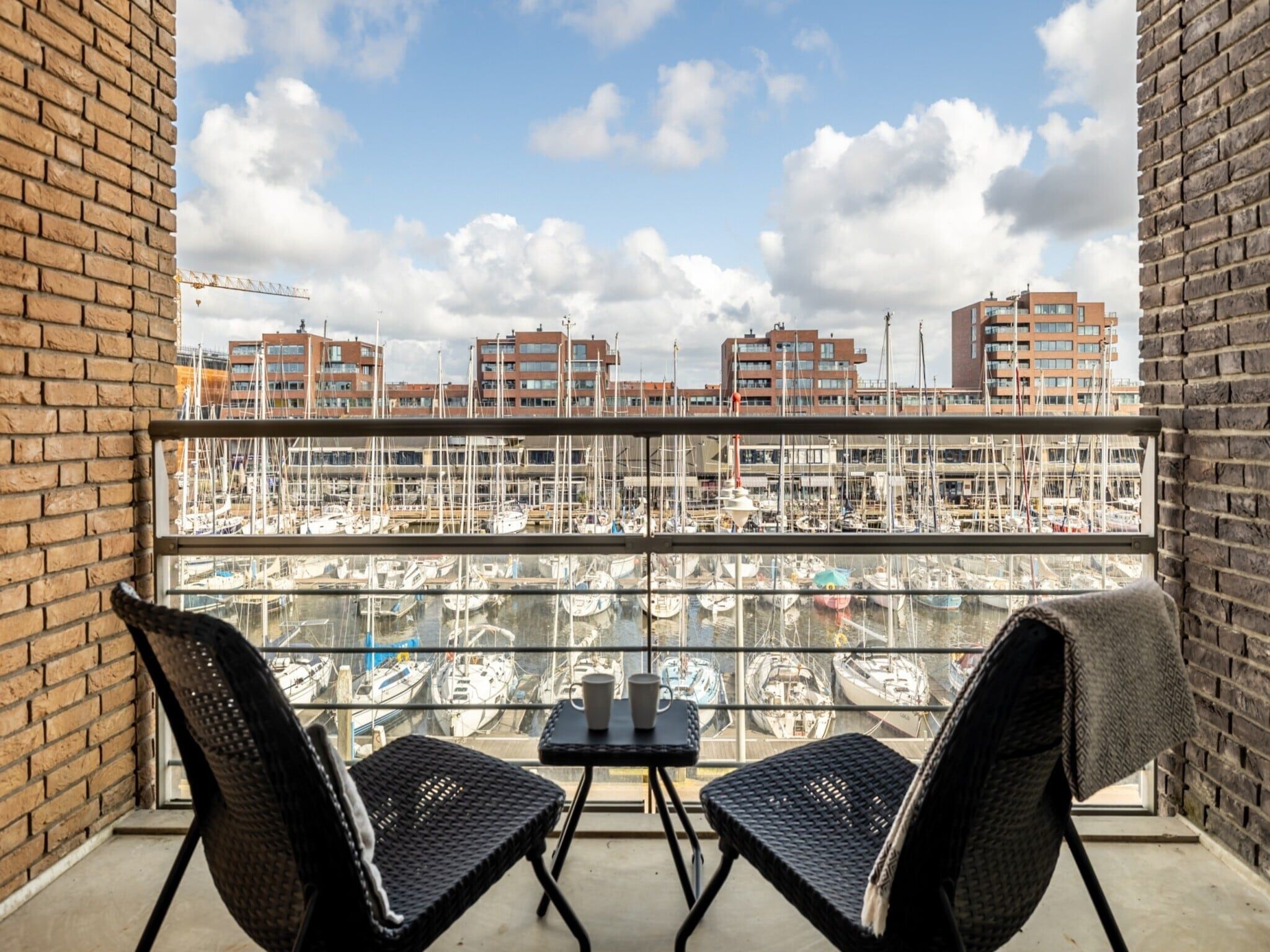 Het terras van Scheveningen Harbour 60B in Den Haag