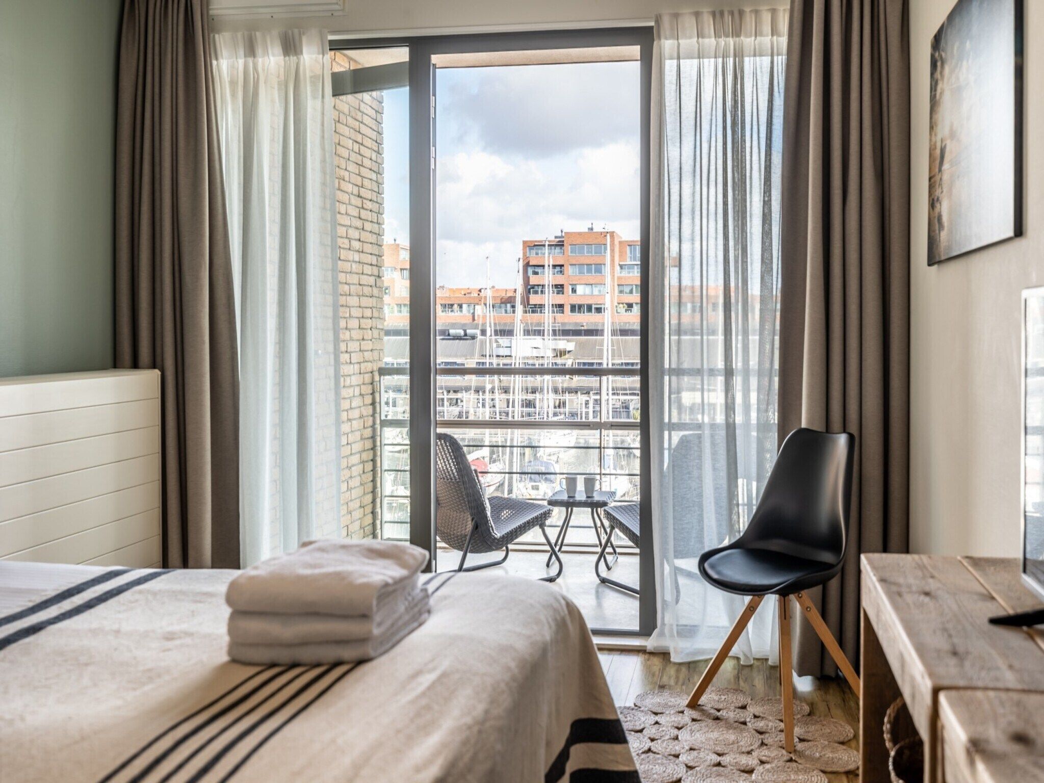 Een slaapkamer van Scheveningen Harbour 60B in Den Haag