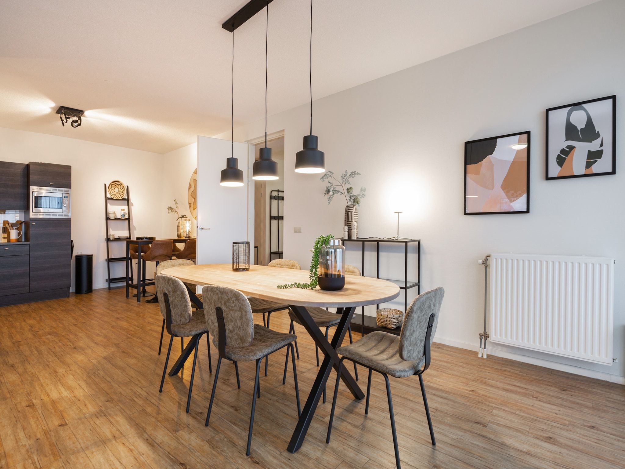 De eetkamer van Scheveningen Harbour 62 in Den Haag