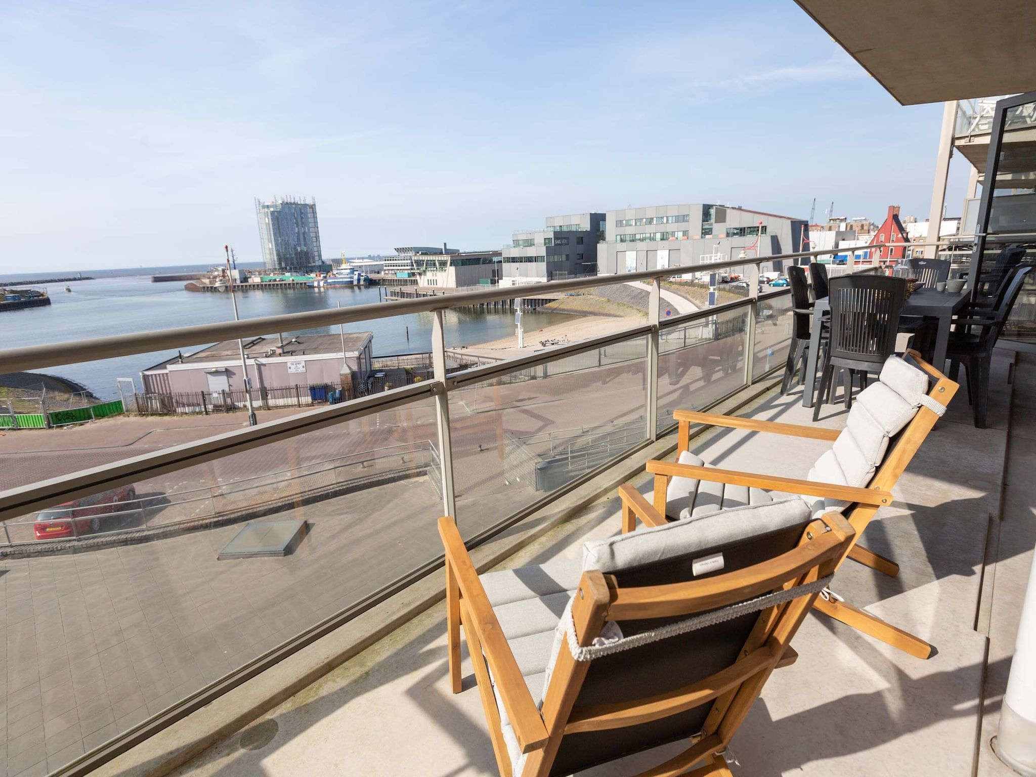 Het terras van Scheveningen Harbour 62 in Den Haag
