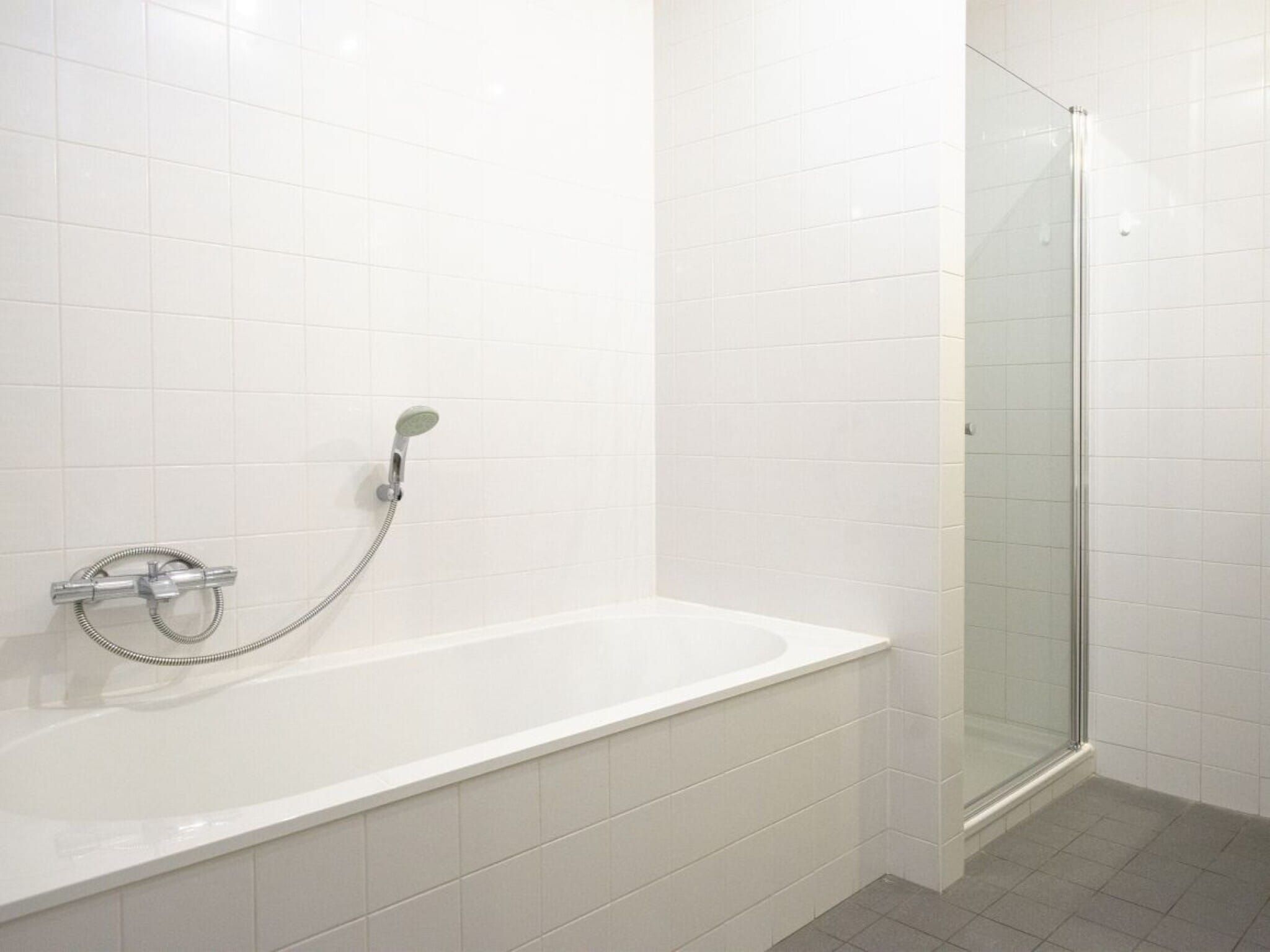 De badkamer van Scheveningen Harbour 68B in Den Haag