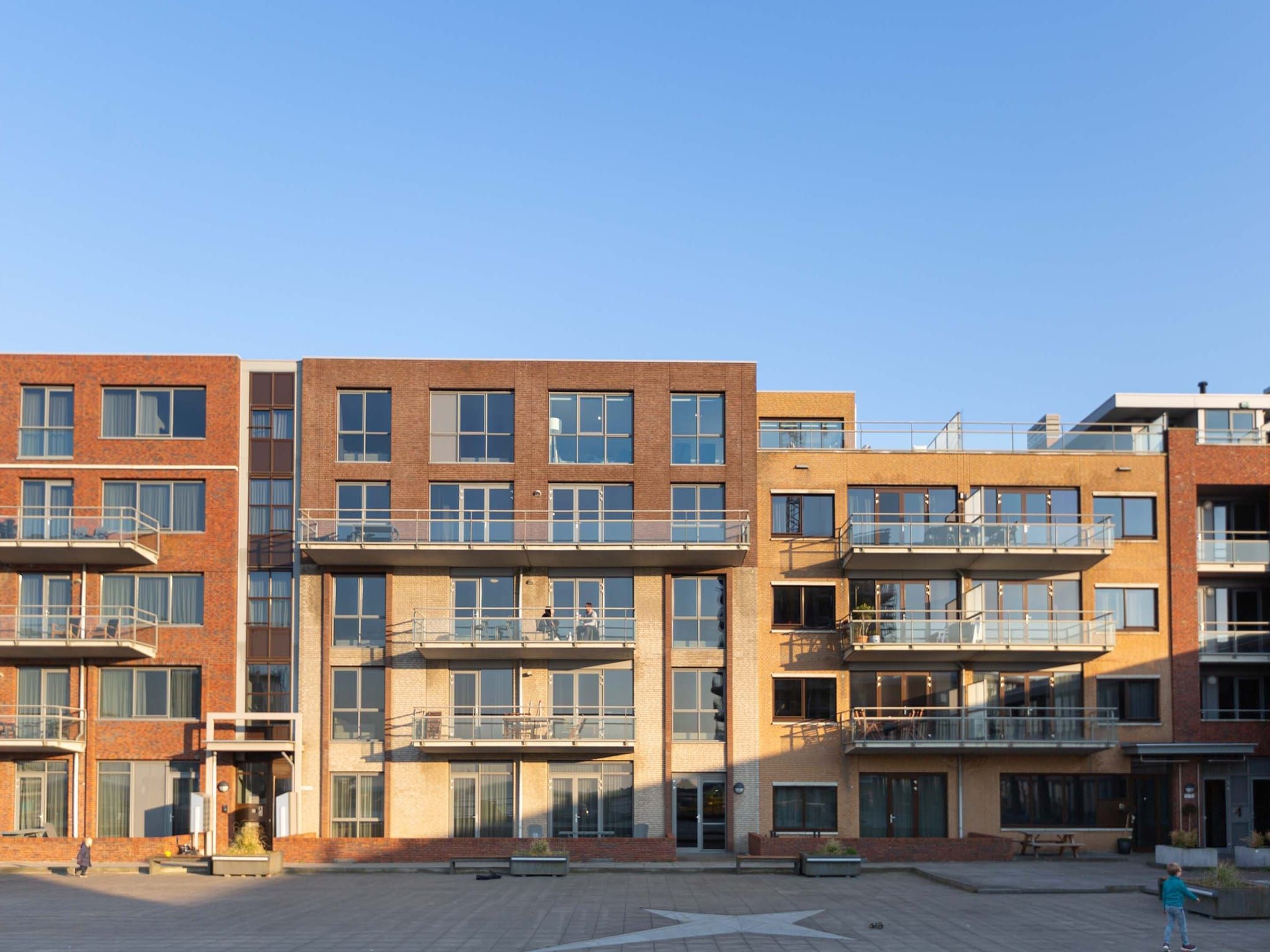 De buitenkant van Scheveningen Harbour 72A in Den Haag