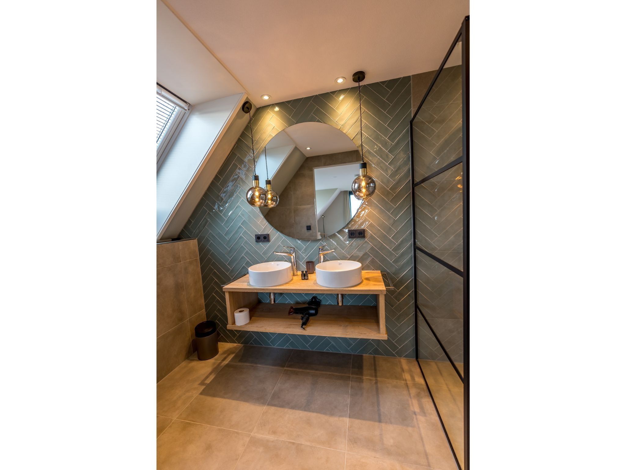 De badkamer van P-Princenhof C in De Cocksdorp