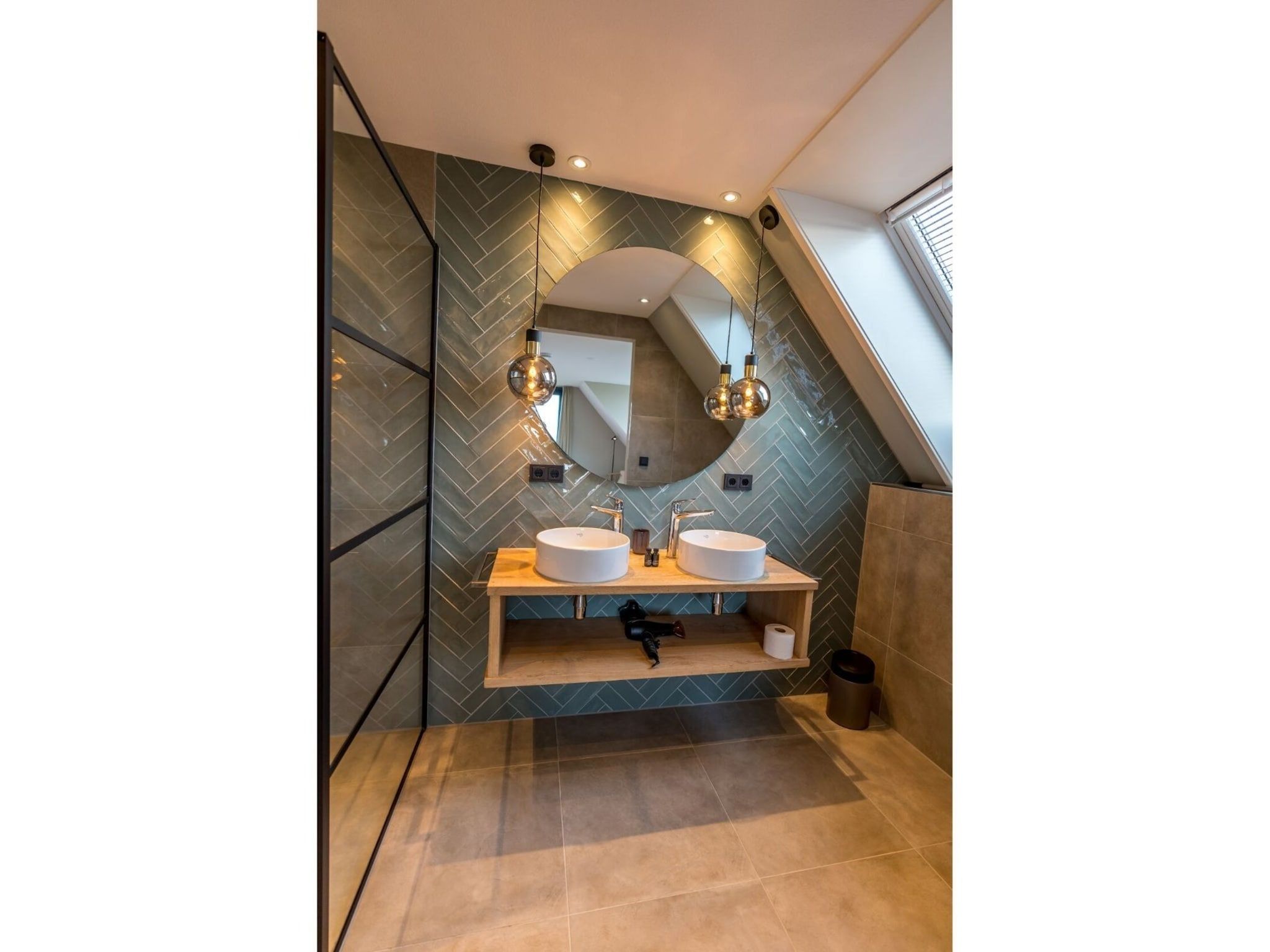 De badkamer van P-Princenhof C in De Cocksdorp