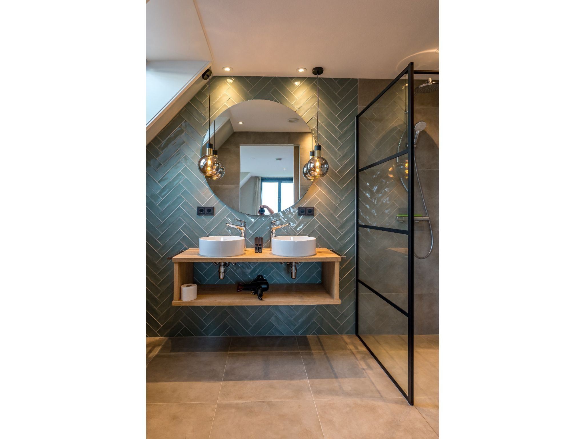 De badkamer van P-Princenhof C in De Cocksdorp