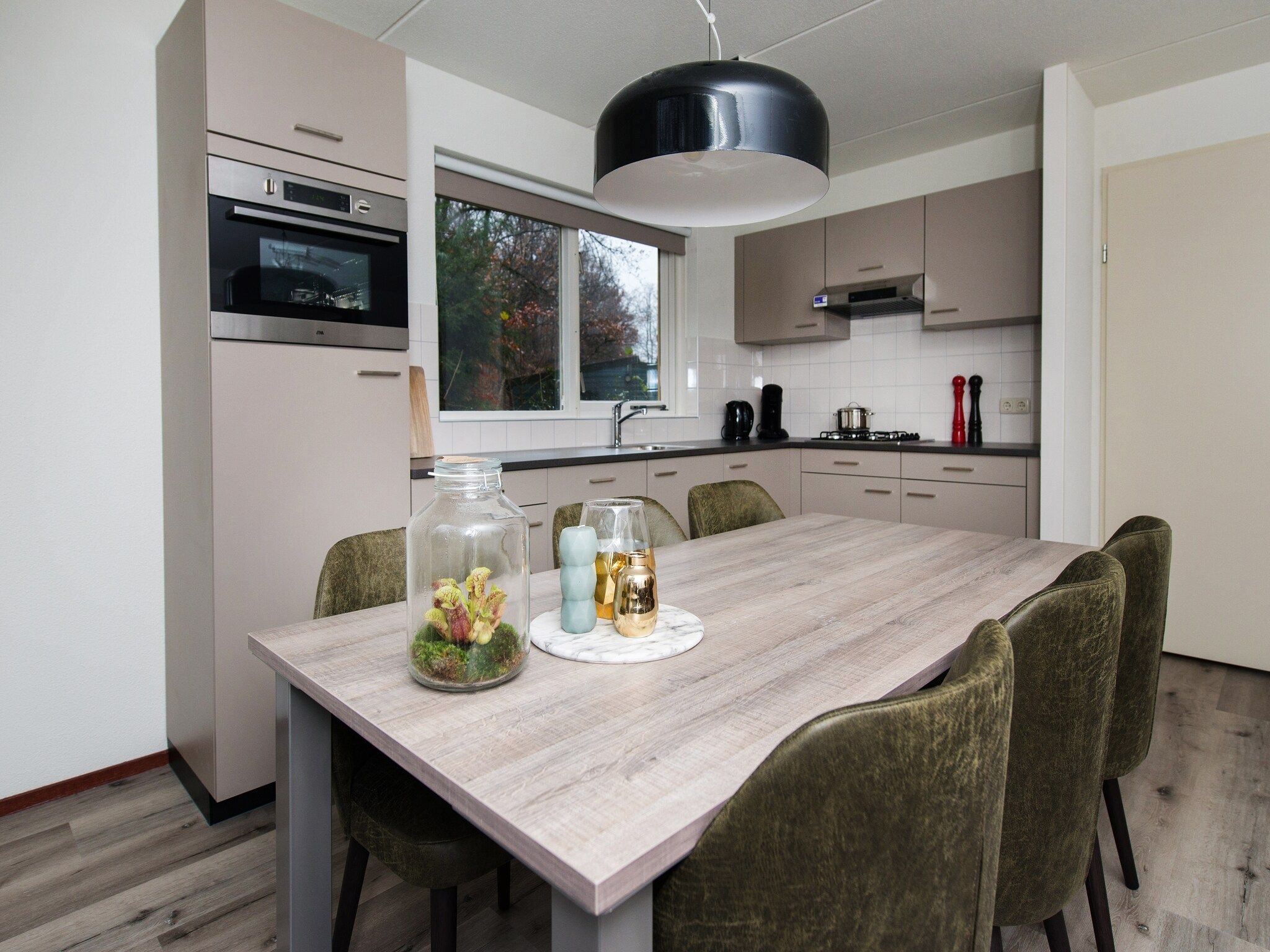 De keuken van Bungalowpark Hoenderloo 6 in Hoenderloo