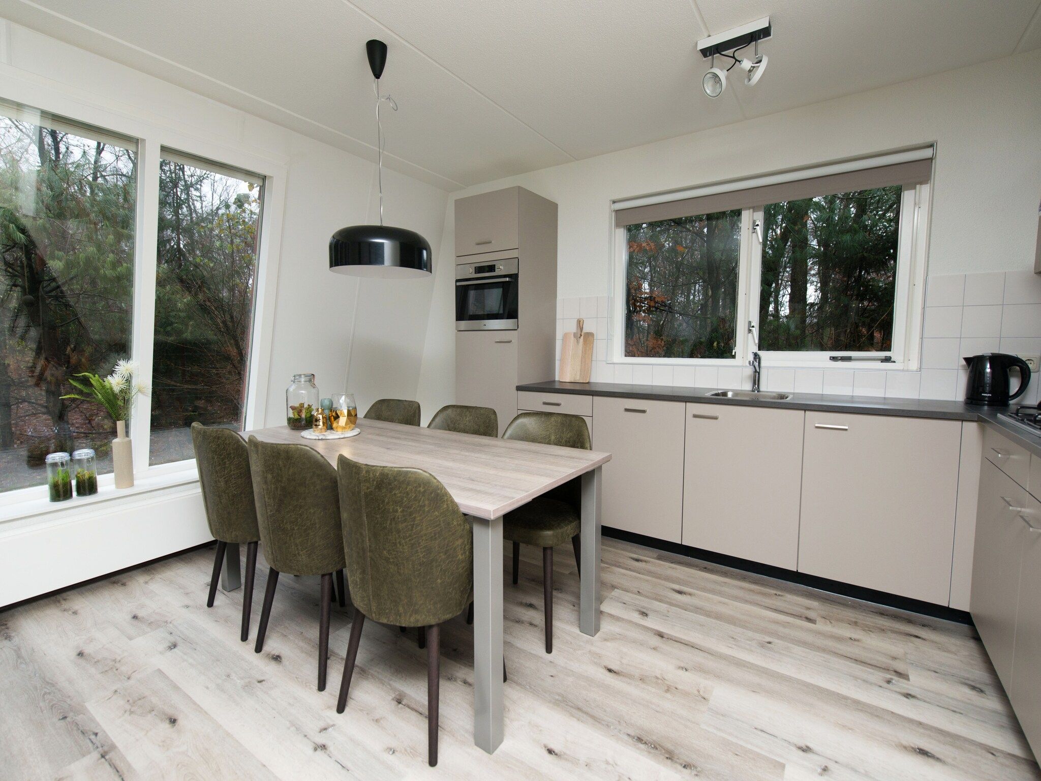 De keuken van Bungalowpark Hoenderloo 6 in Hoenderloo