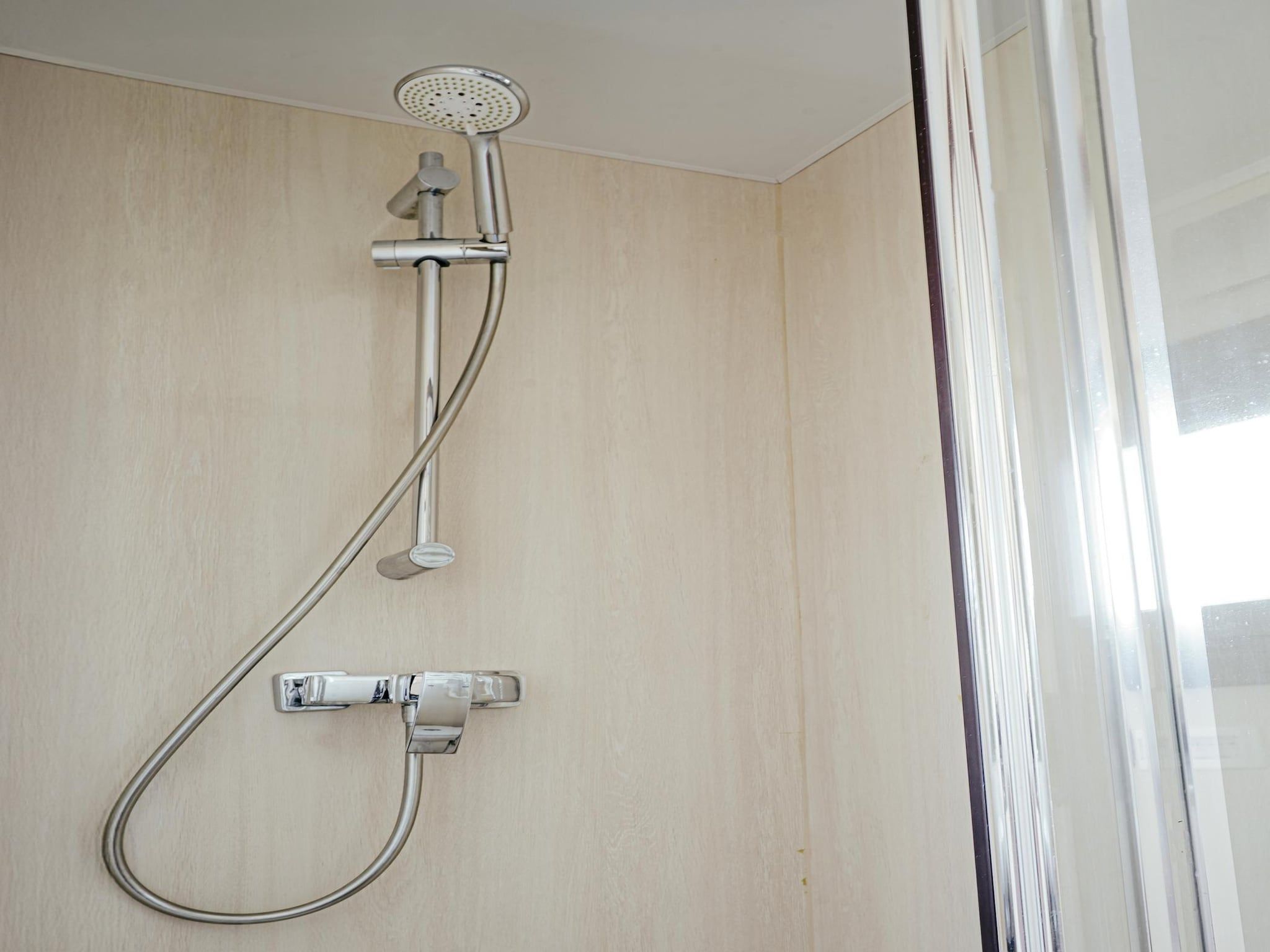 De badkamer van Waterpark de Meerparel 10 in Uitgeest