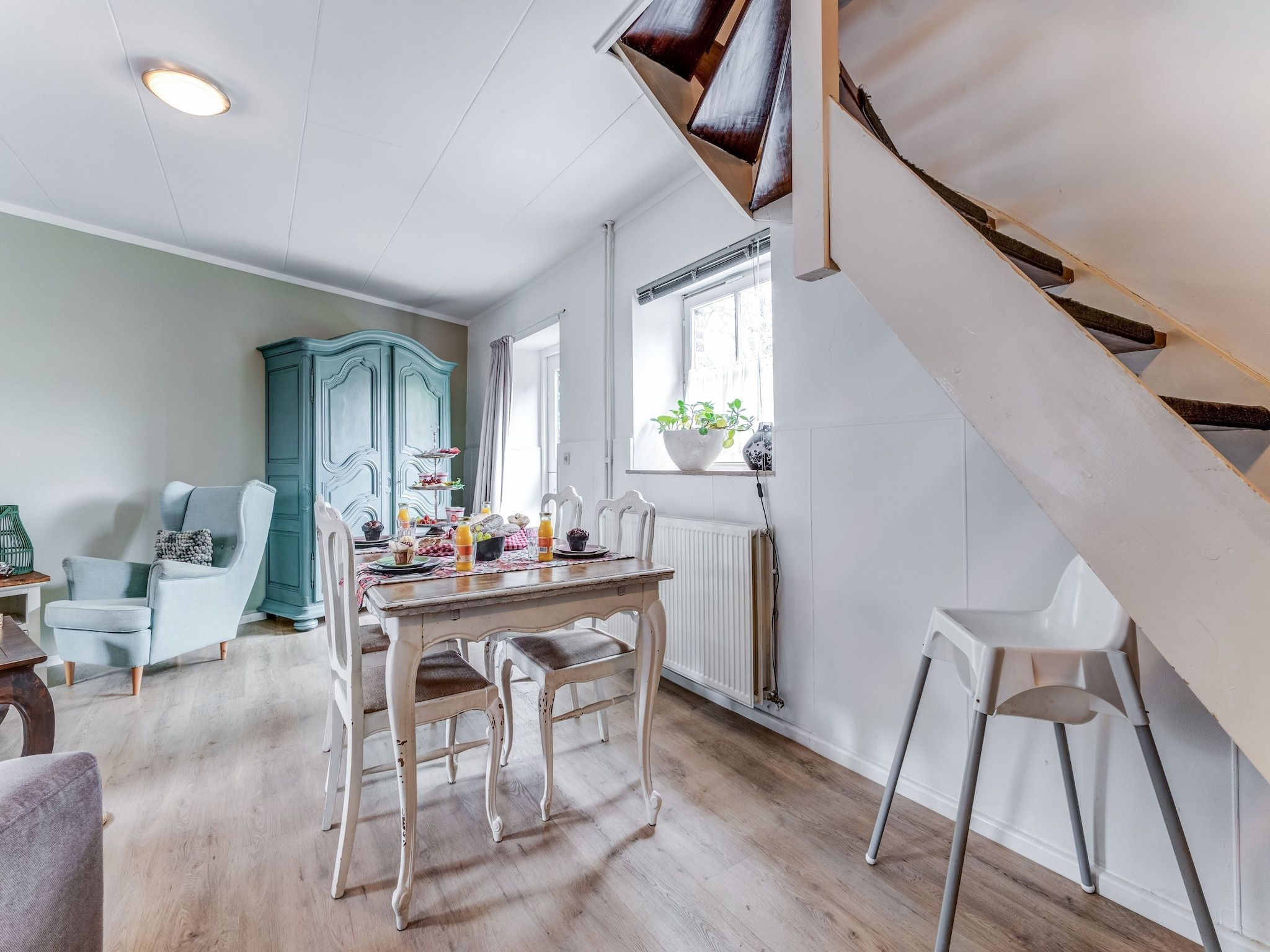 De eetkamer van Valleyview Cottages - NR03 in Ubachsberg