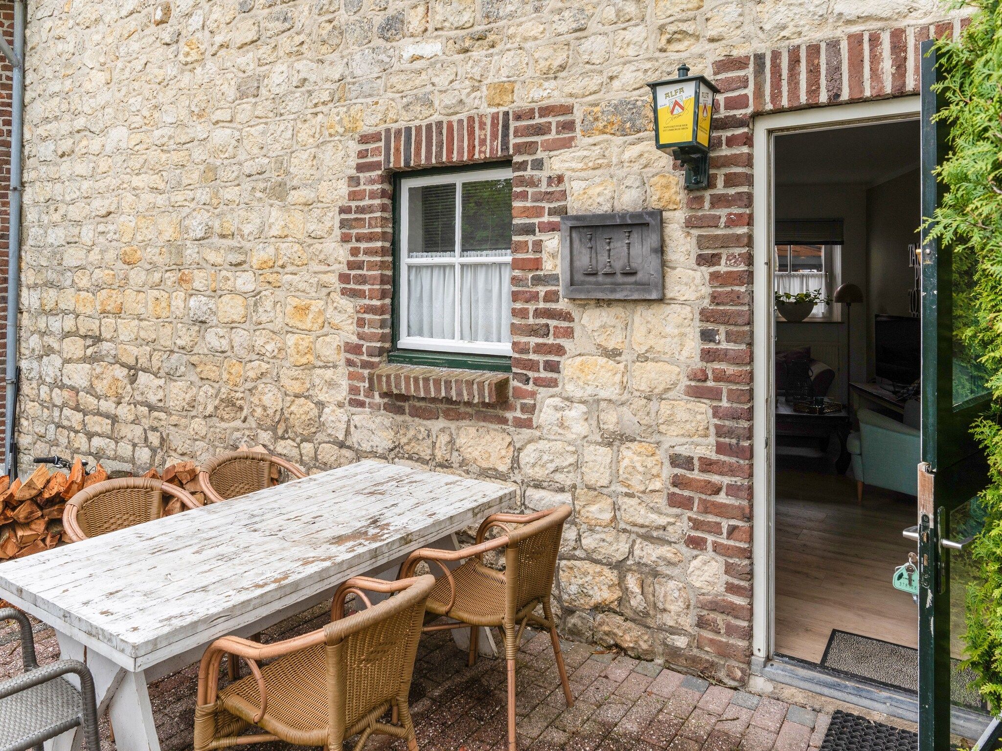 Het terras van Valleyview Cottages - NR03 in Ubachsberg