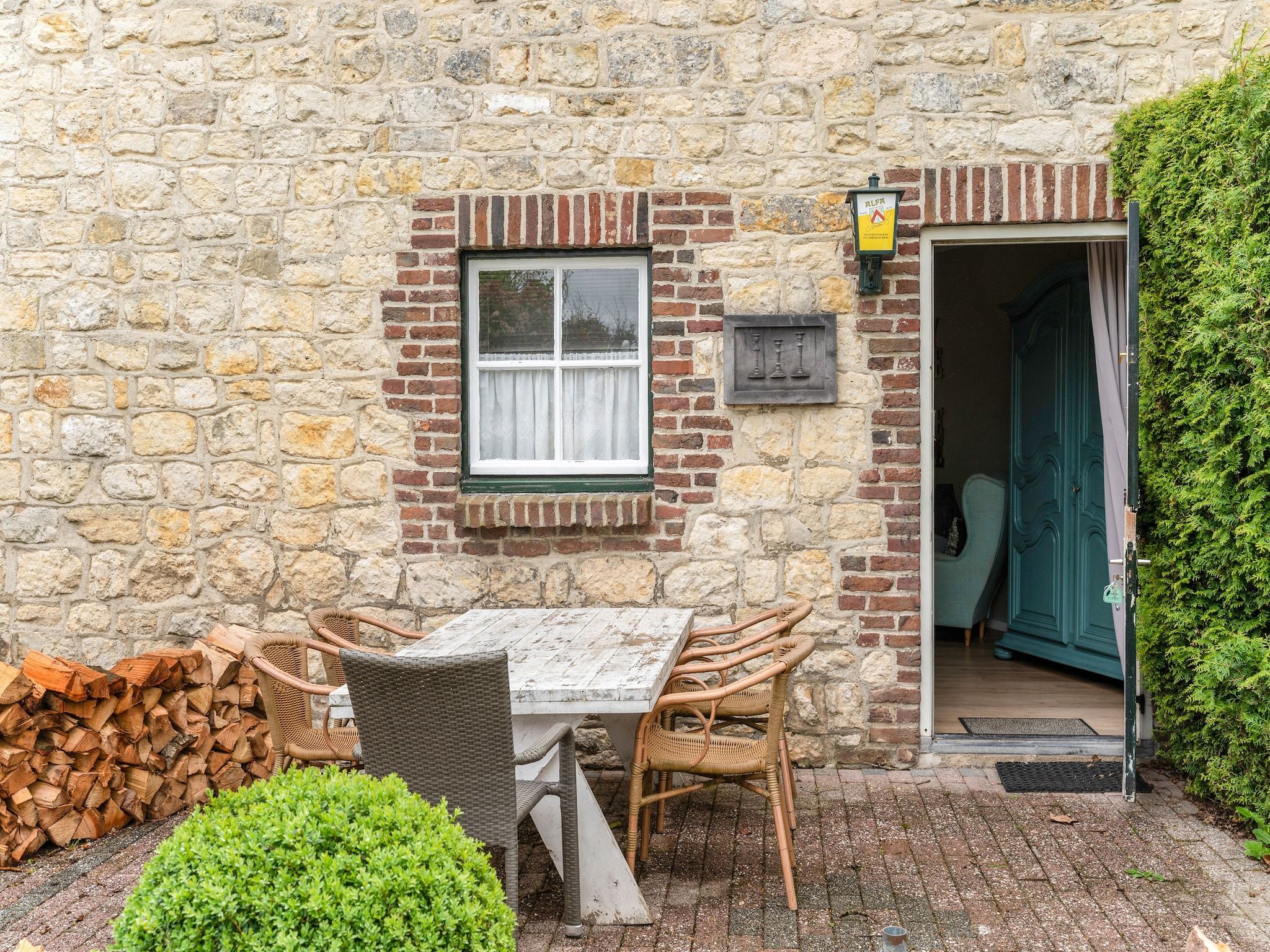 Het terras van Valleyview Cottages - NR03 in Ubachsberg